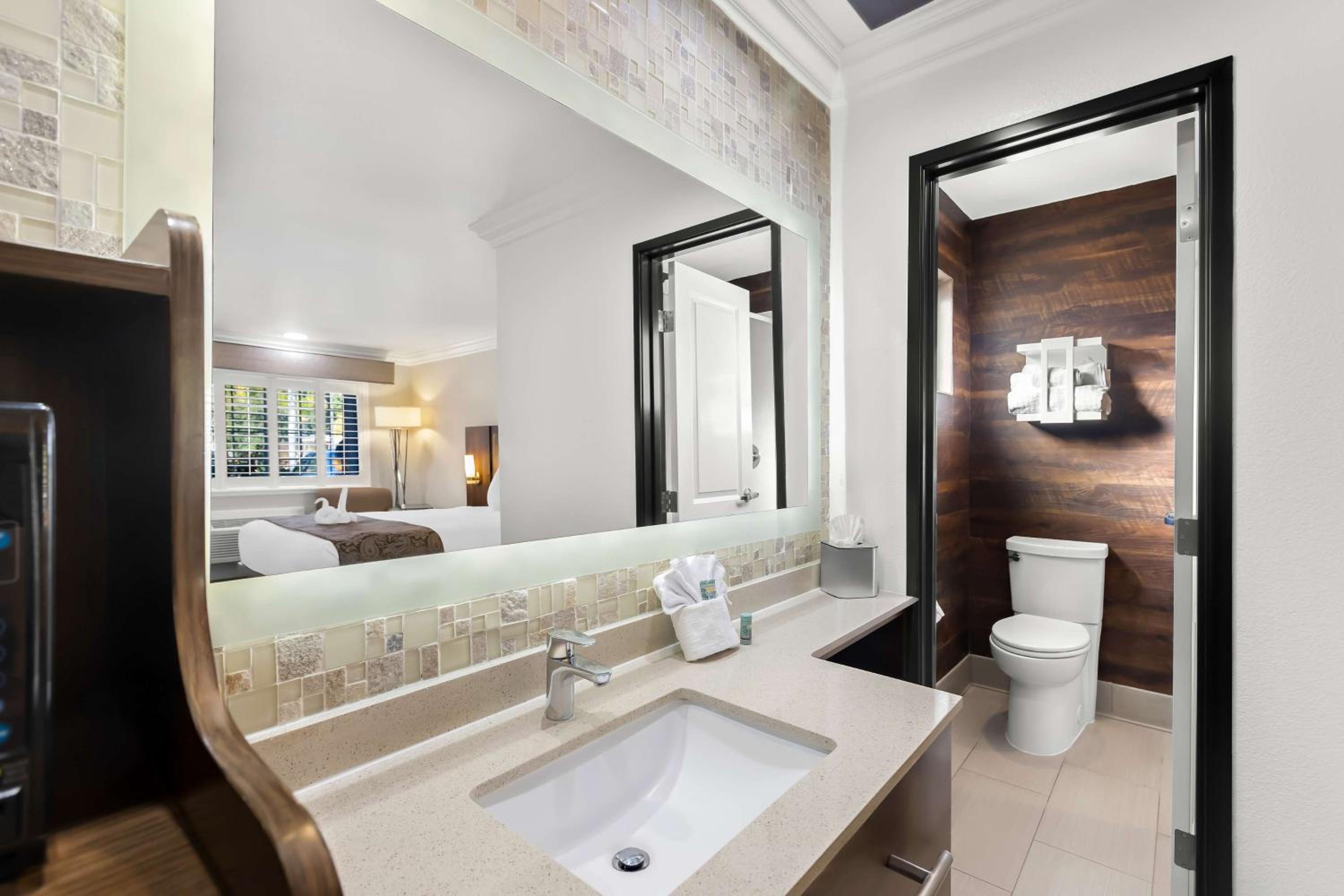 King Room - Non-Smoking - Photo 3