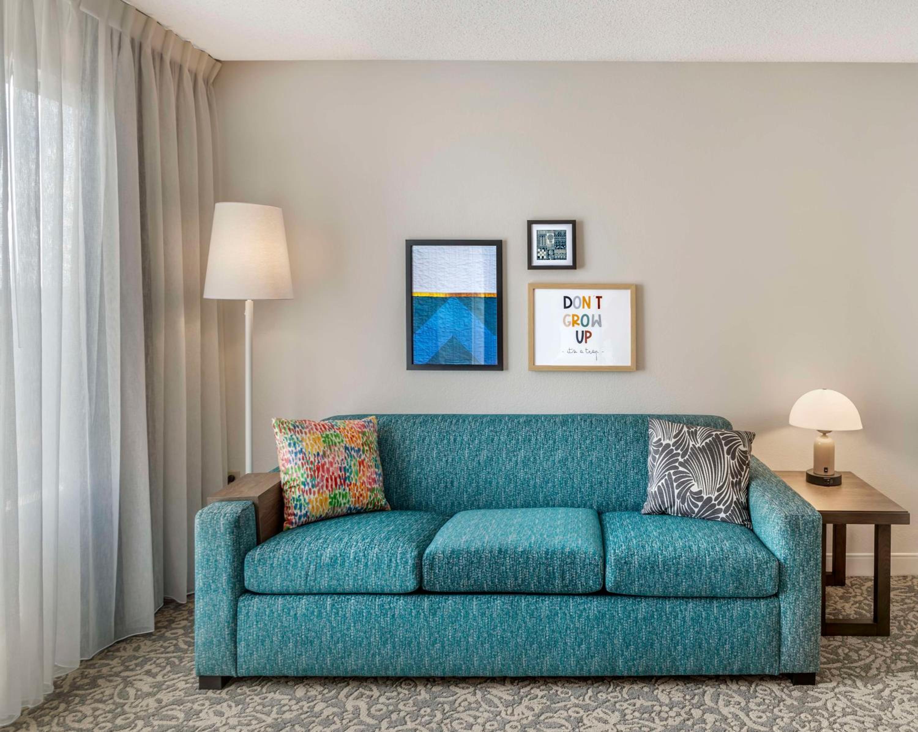 One-Bedroom Queen Suite photo 2