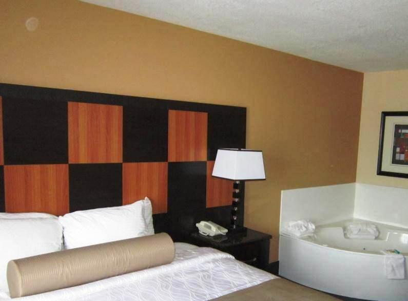 King Suite with Whirlpool - Non-smoking