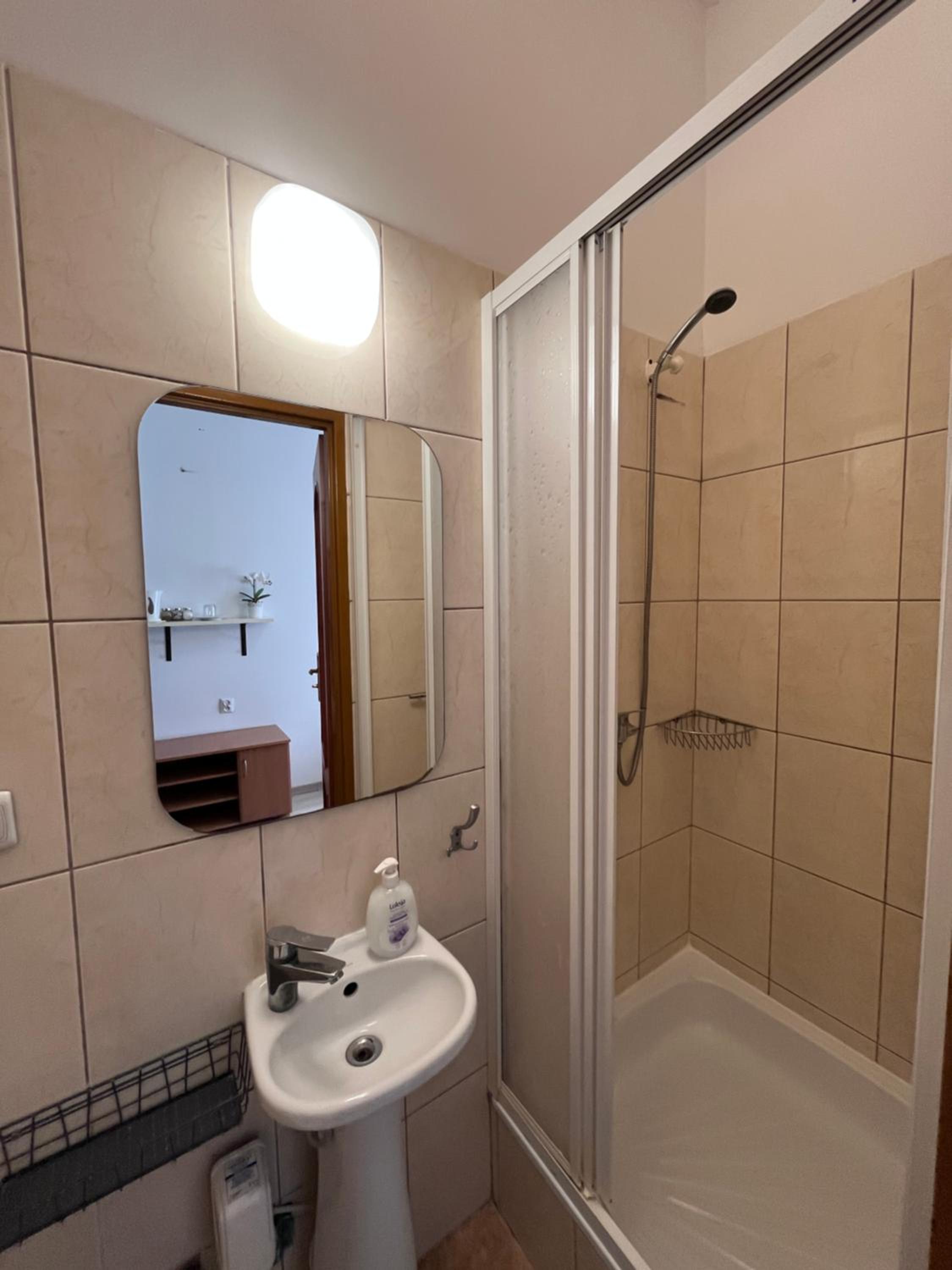 Single Room with Private Bathroom photo 2