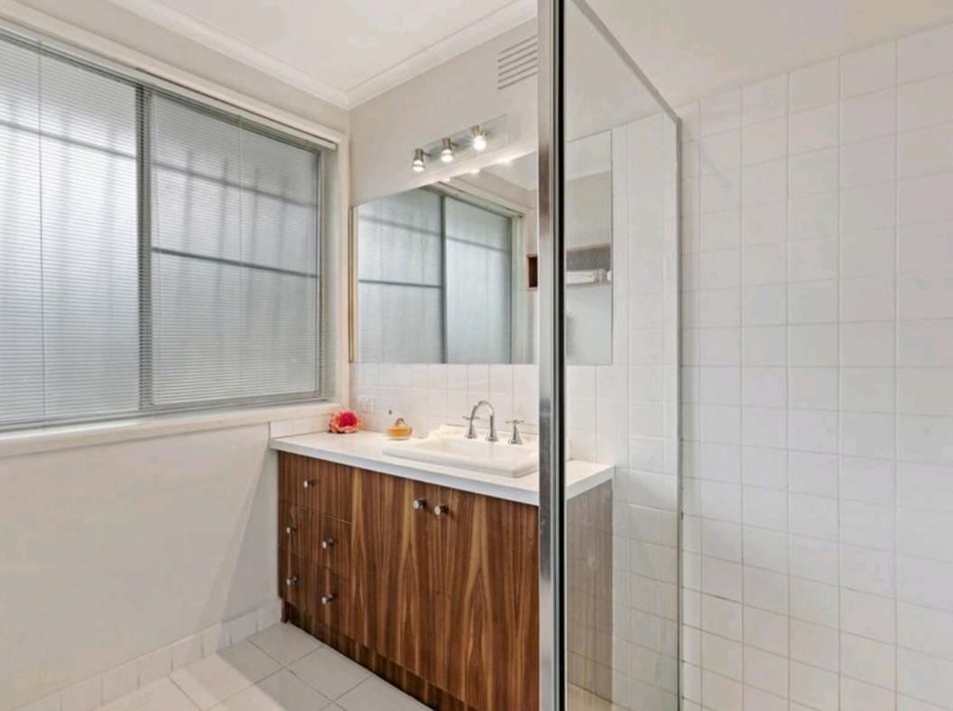 Double Room With Shared Bathroom photo 2