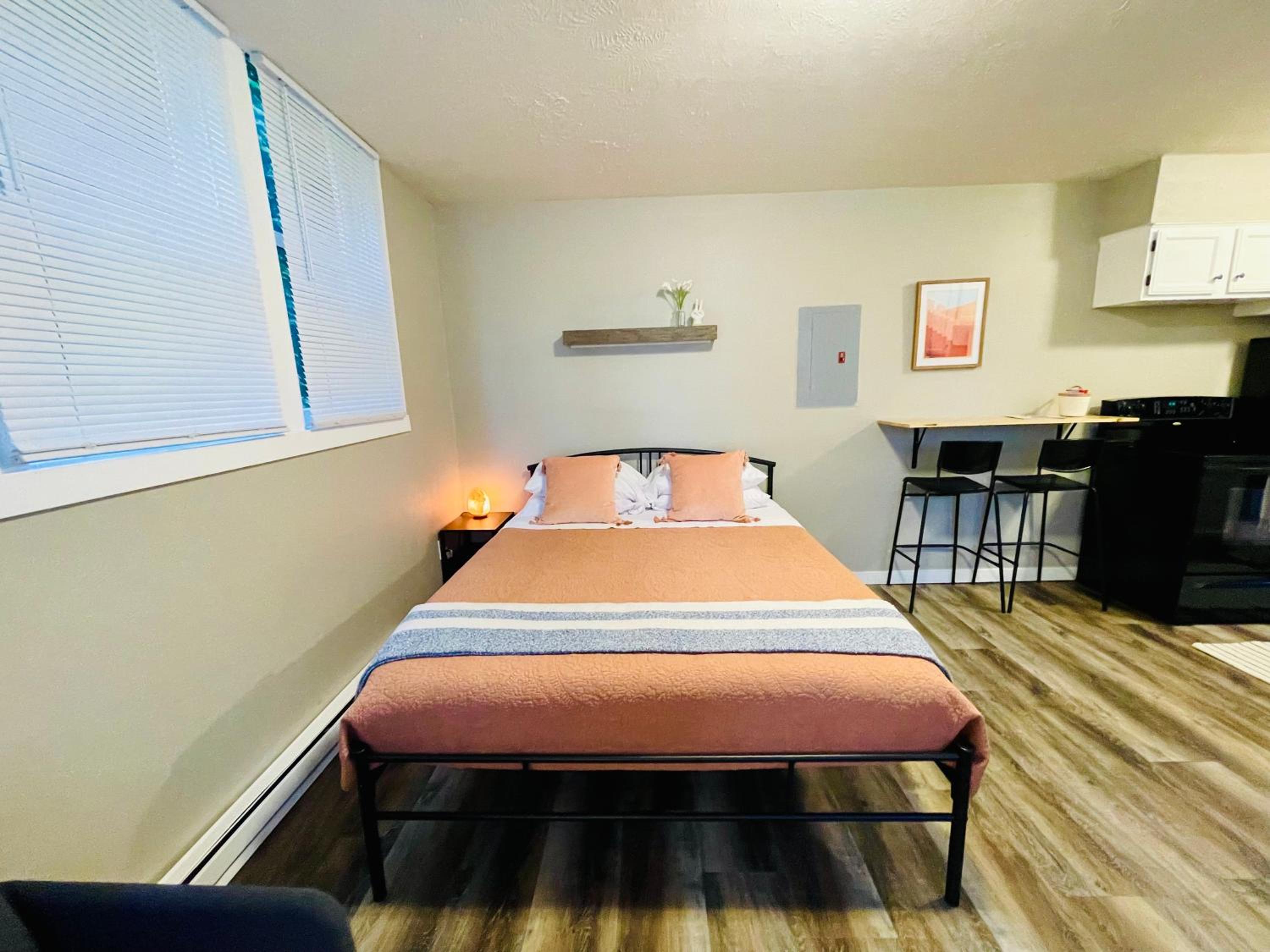 One-Bedroom Apartment photo 1