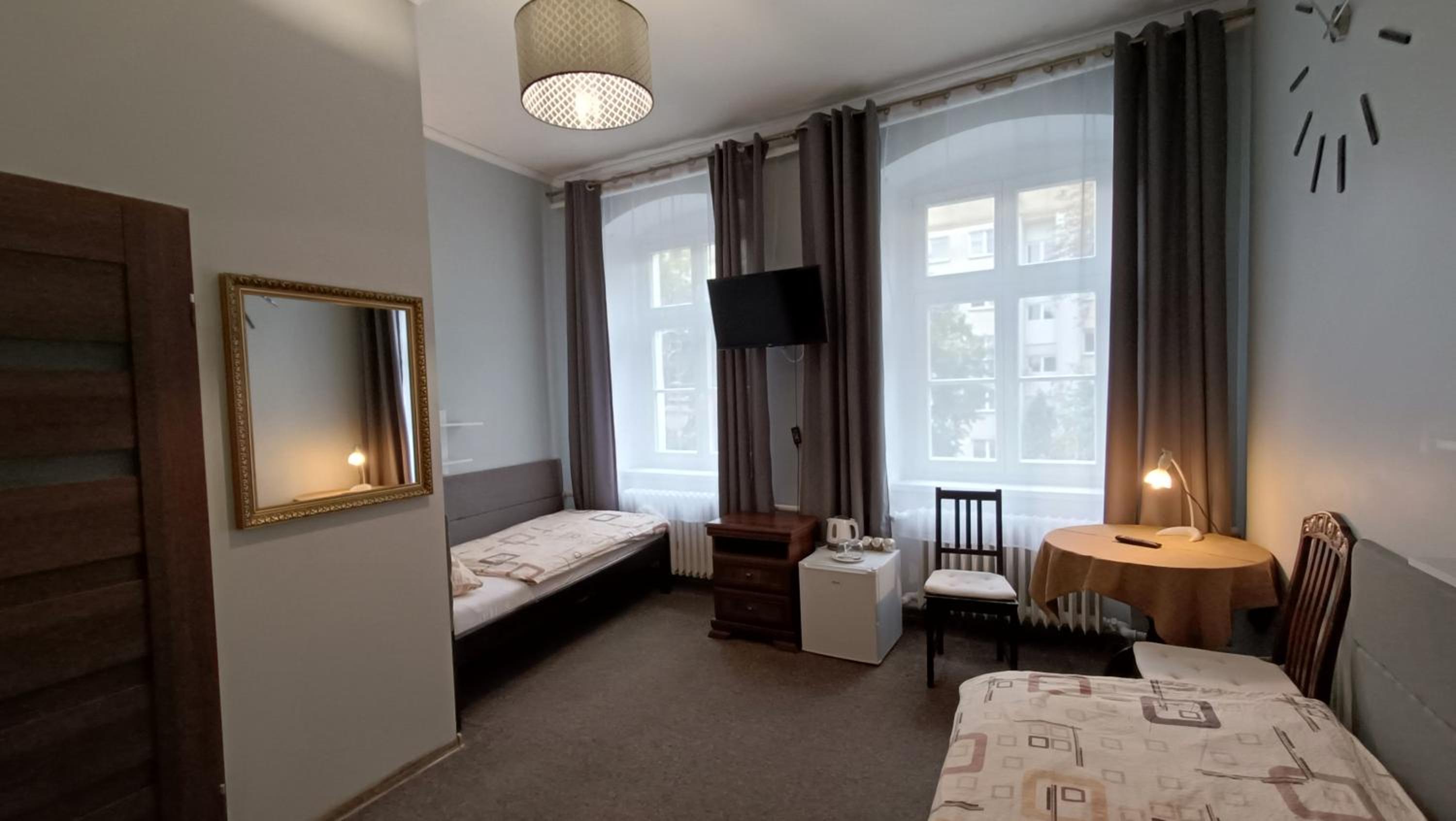 Deluxe Double Room with Private Bathroom - Photo 6