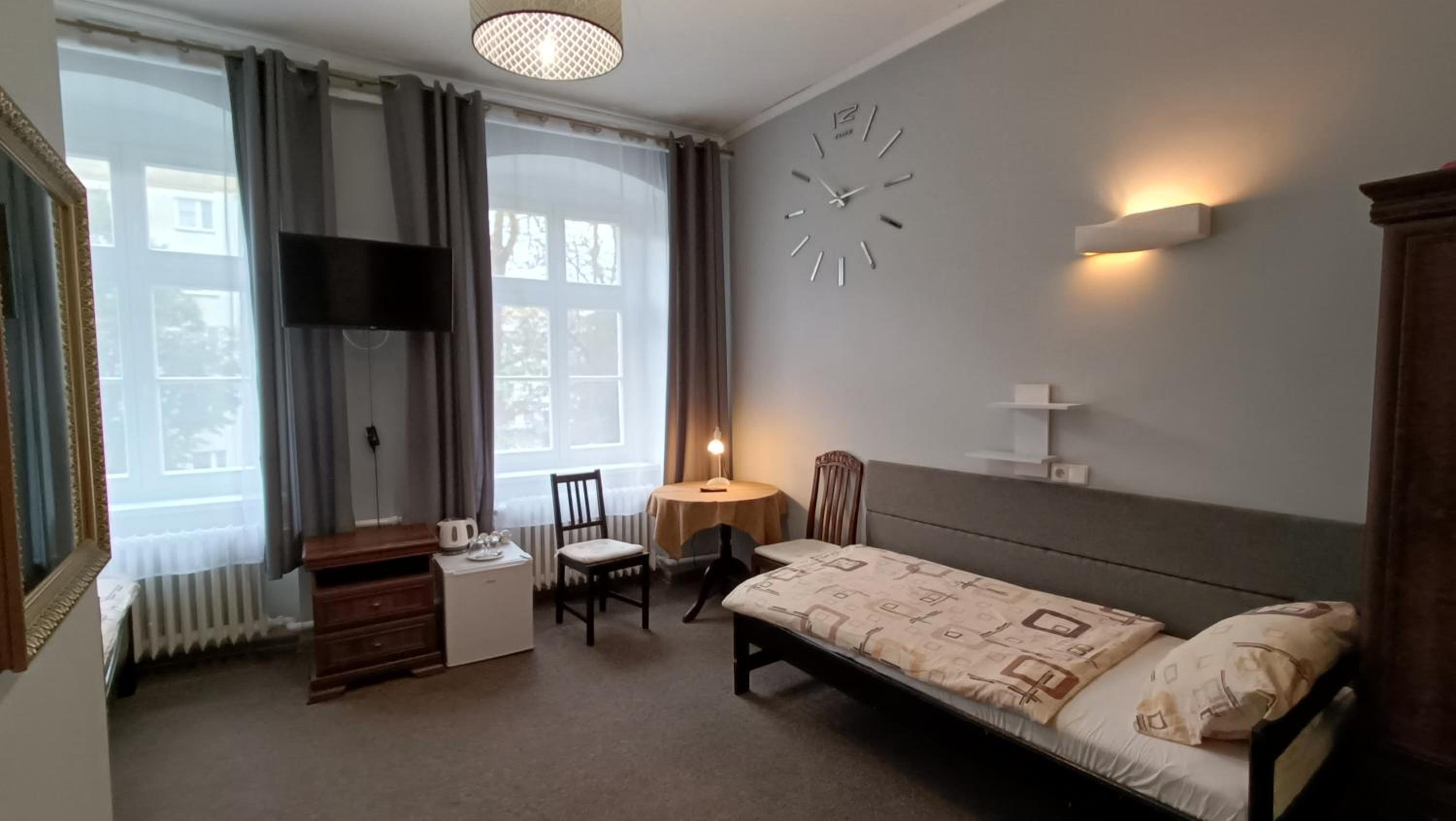Deluxe Double Room with Private Bathroom - Photo 5