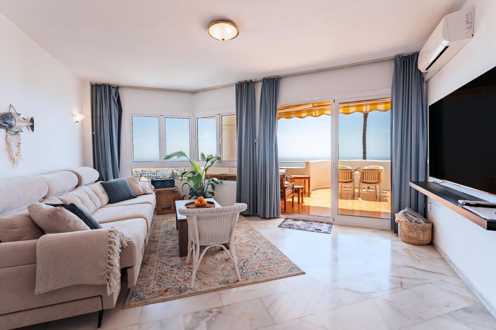 Apartamento de dos habitaciones con vista al mar