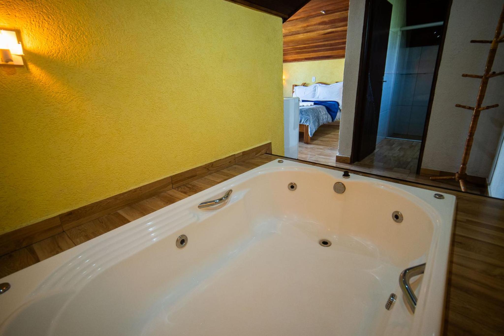 Chale Superior com Hidromassagem 3 pax photo 2