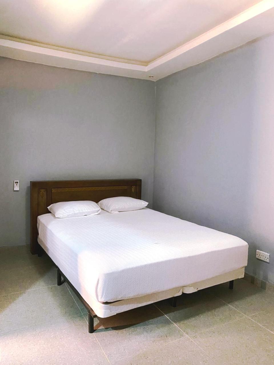 Queen Suite with Pool View photo 1
