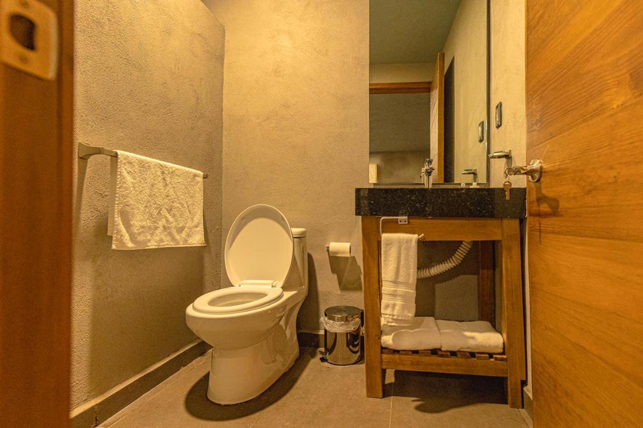 Standard King Room - Photo 3