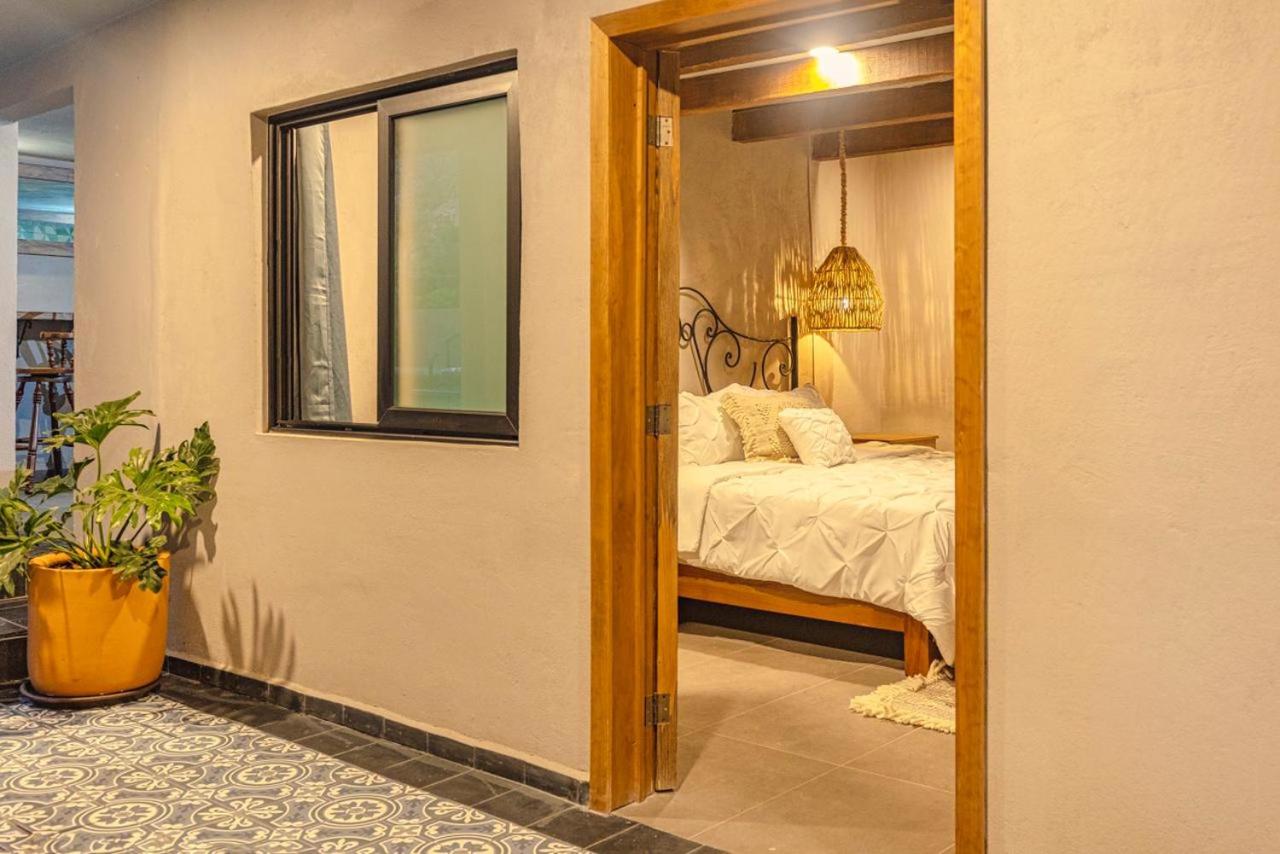 Standard King Room - Photo 2