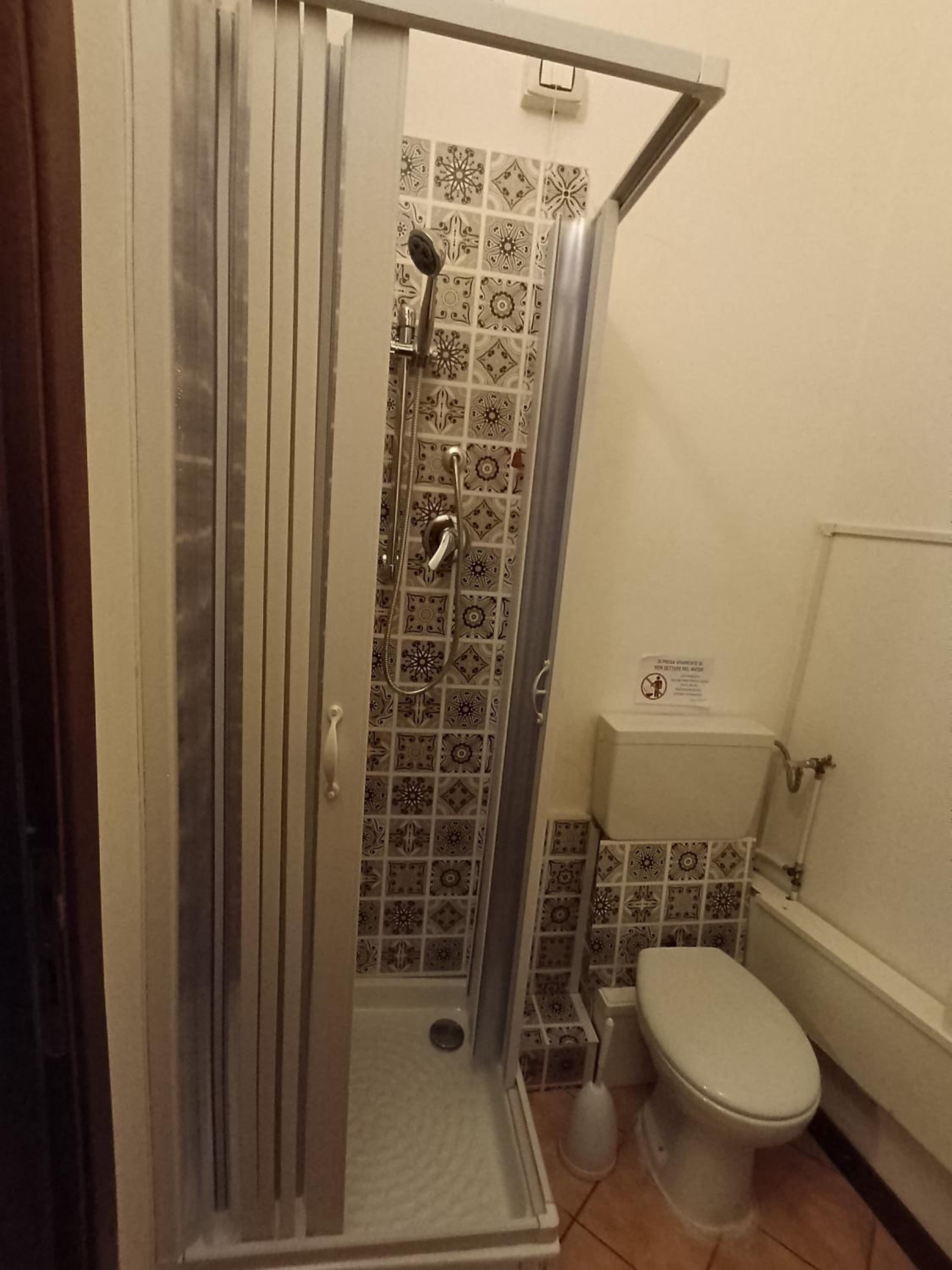 Single Room with Private Bathroom photo 3