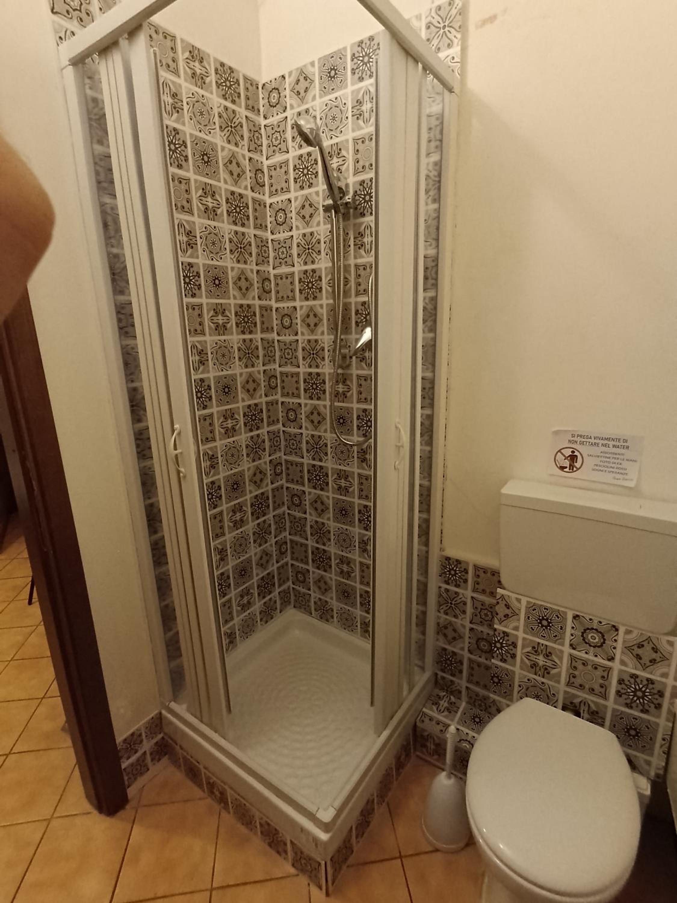 Single Room with Private Bathroom photo 2