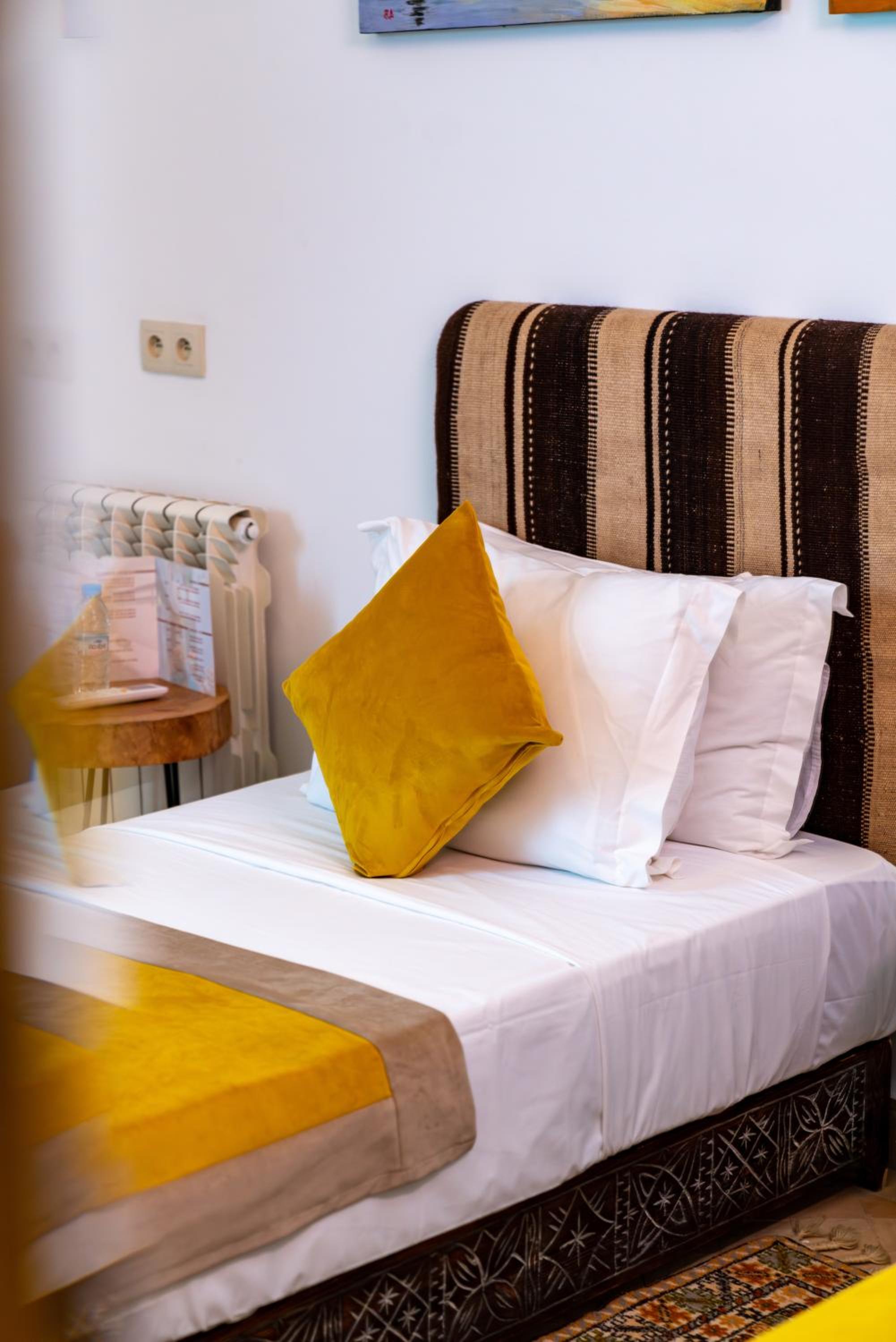 Standard Twin Room - Photo 2