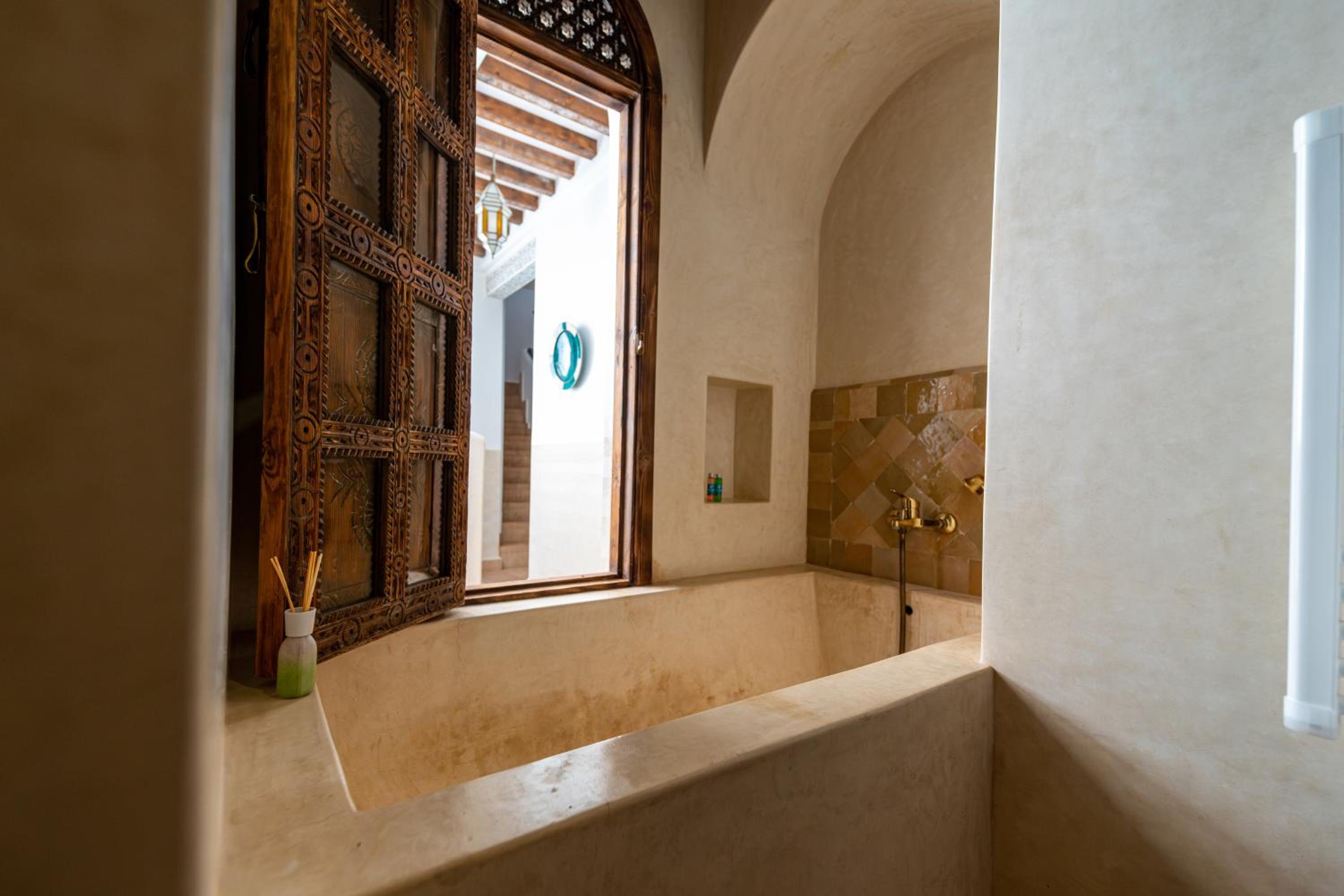 Superior Suite - Photo 11