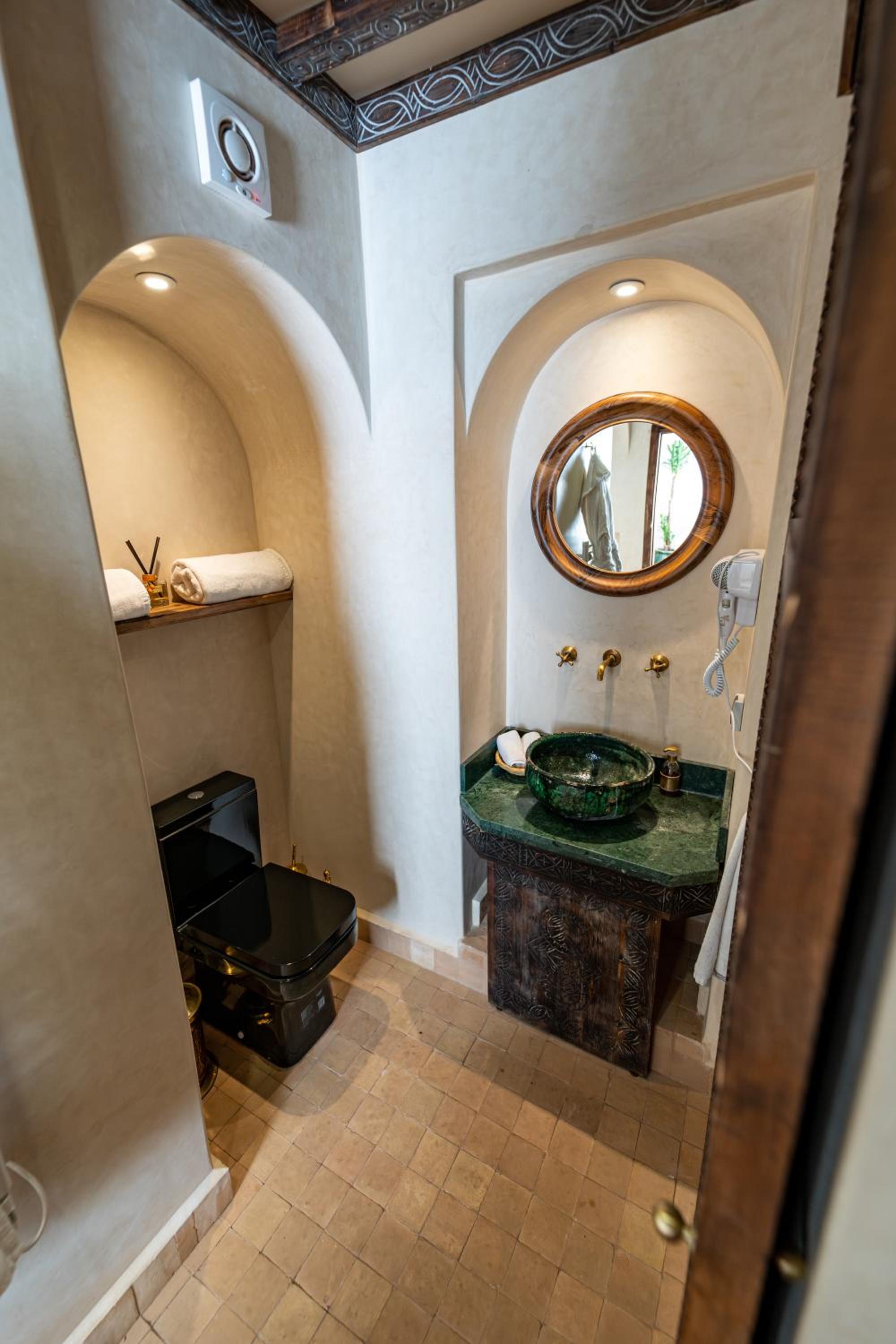 Superior Suite - Photo 12