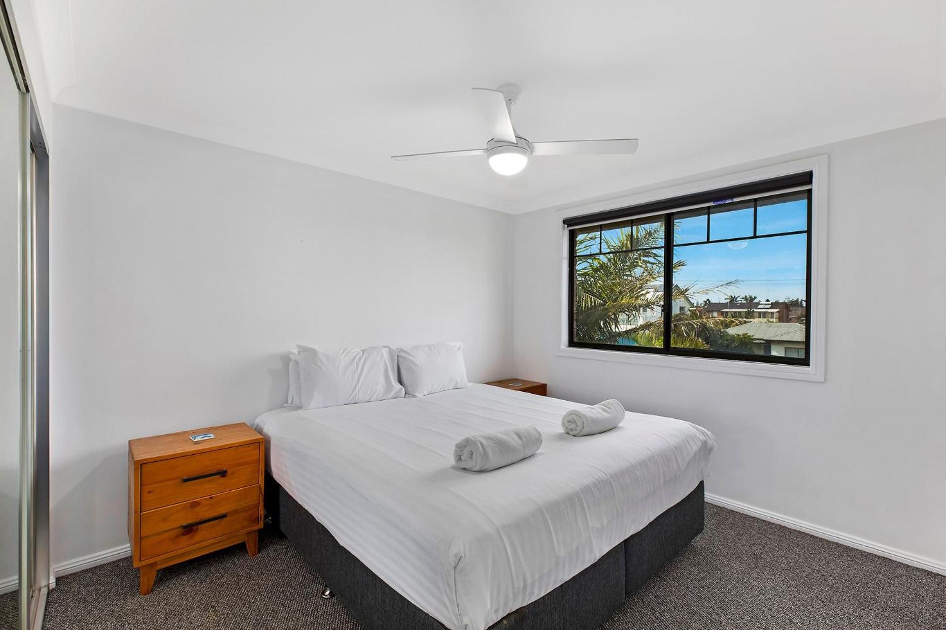 Four-Bedroom House - Photo 12