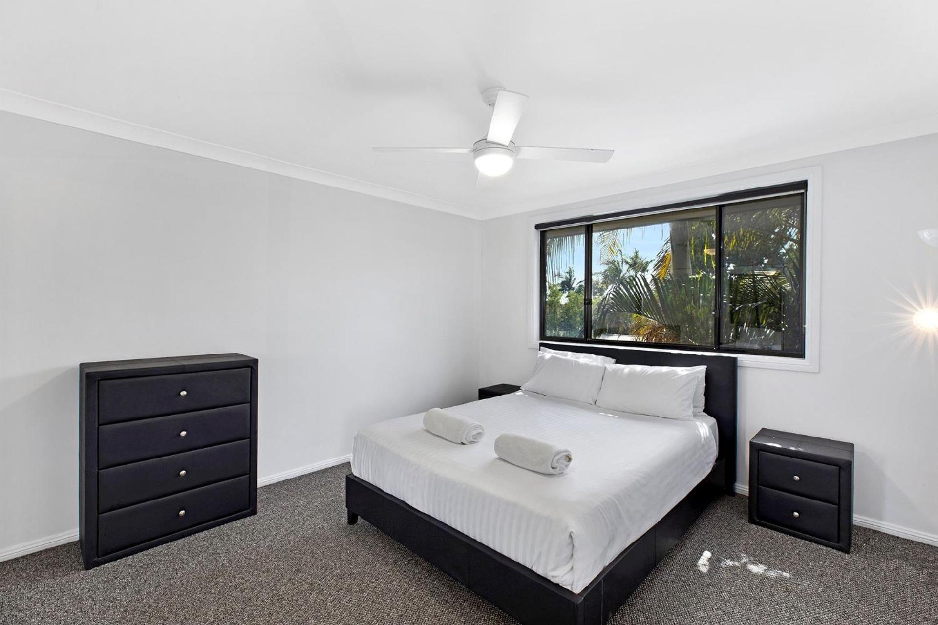 Four-Bedroom House - Photo 9
