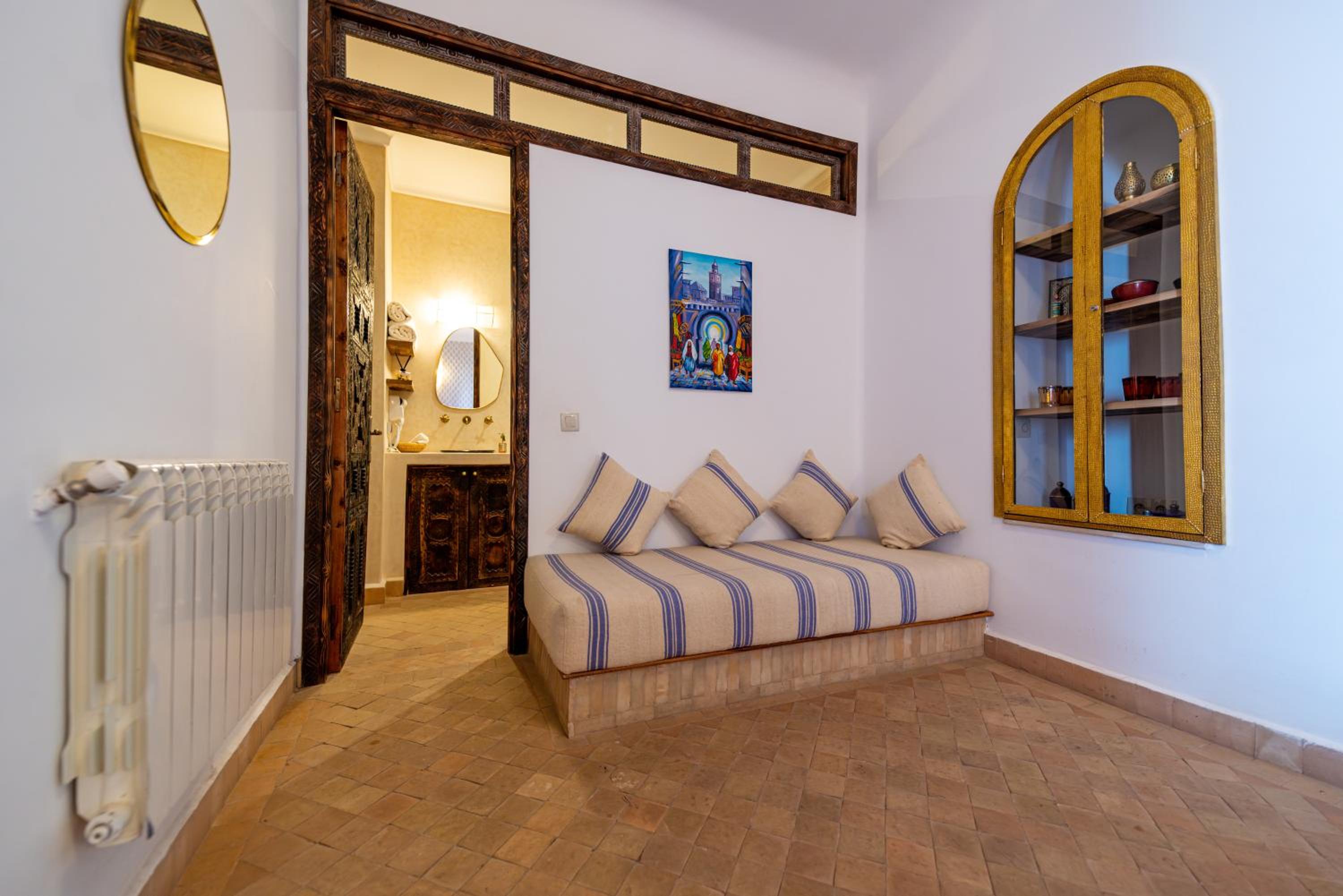 Superior Suite - Photo 14