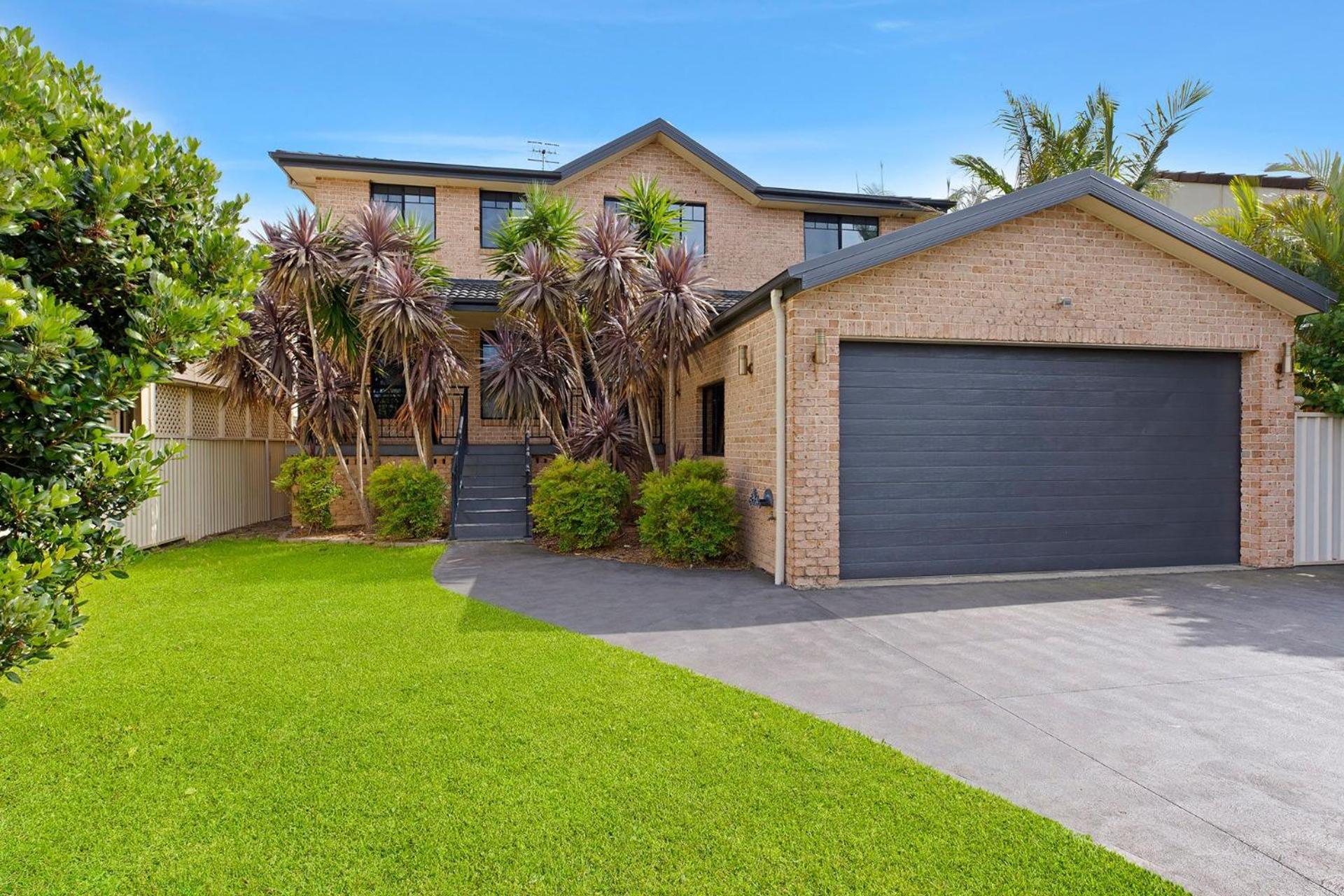 Four-Bedroom House - Photo 16