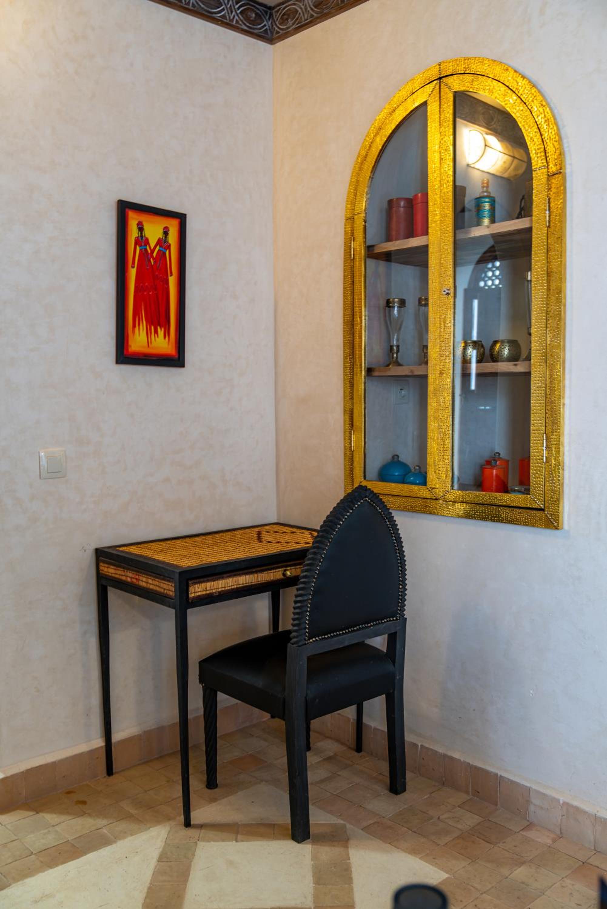 Superior Suite - Photo 18
