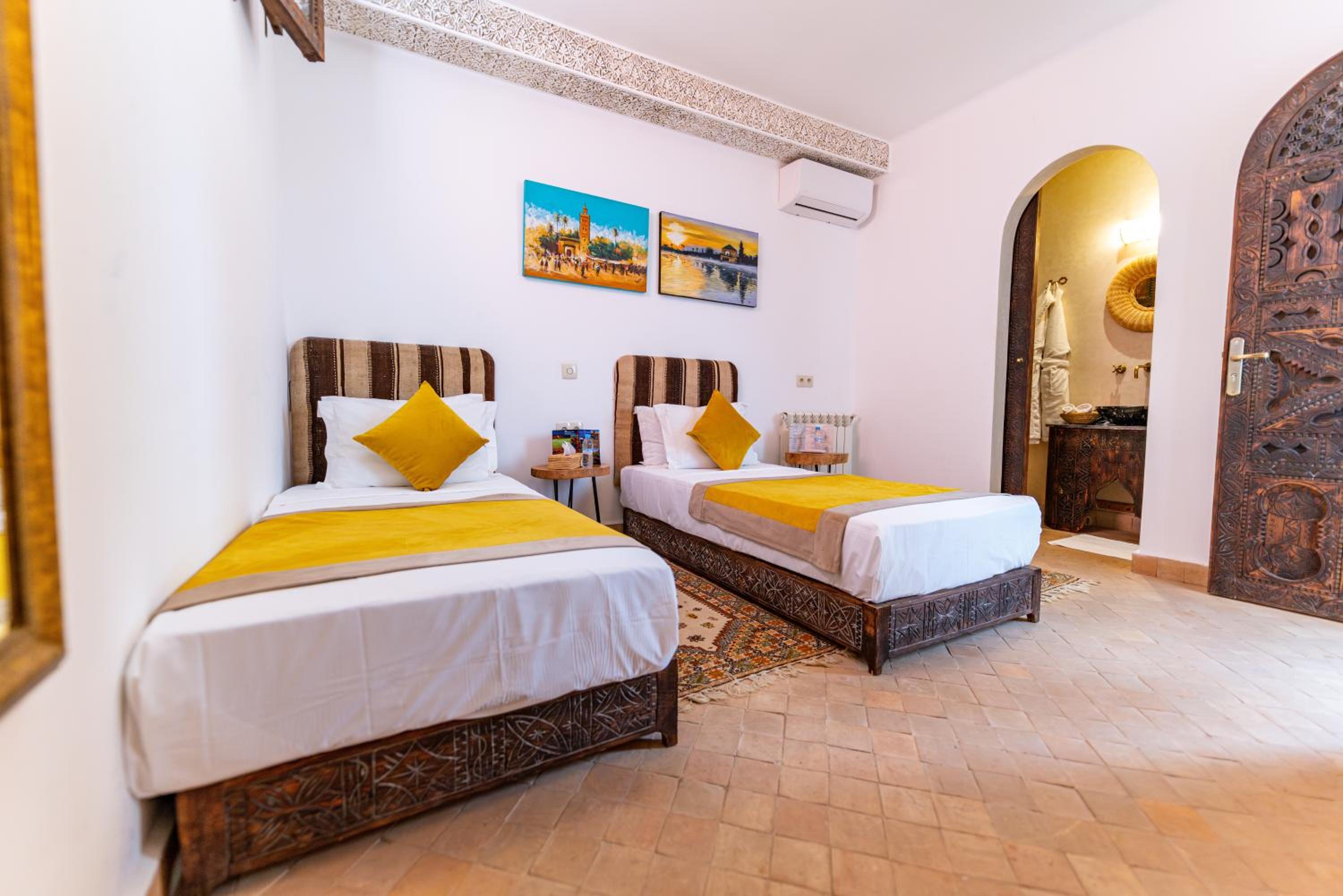 Standard Twin Room - Photo 3
