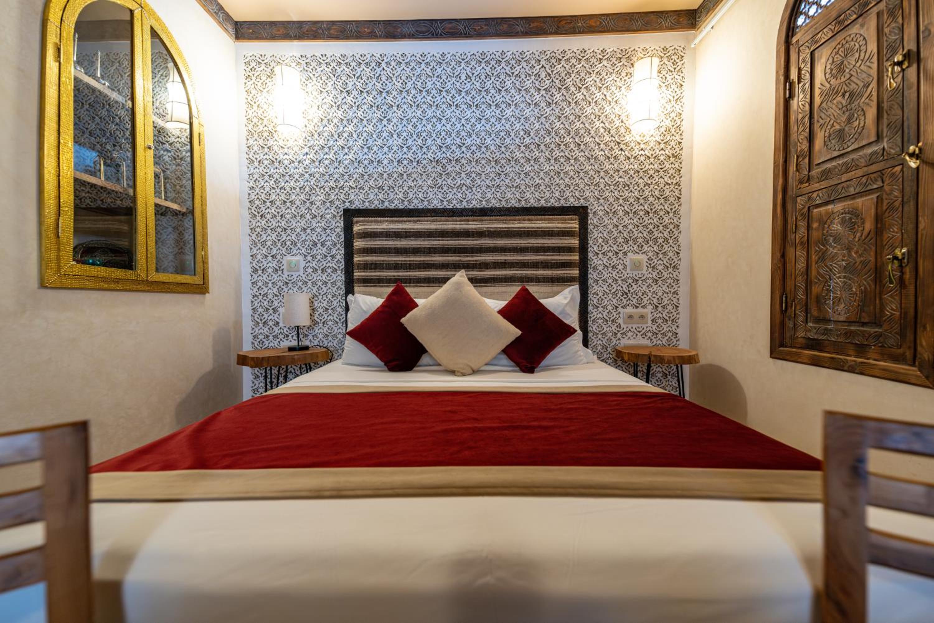 Superior Suite - Photo 19