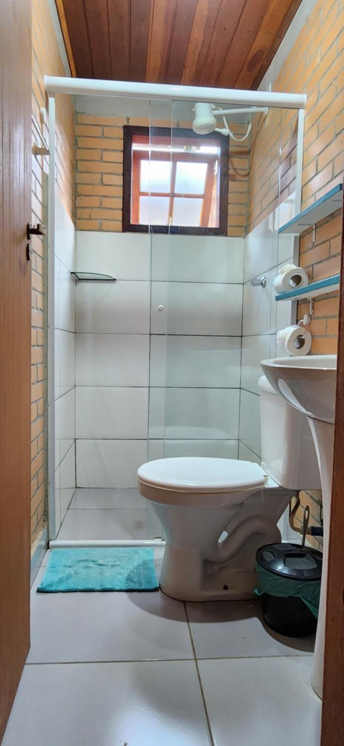 Family Room with Private Bathroom - Photo 20