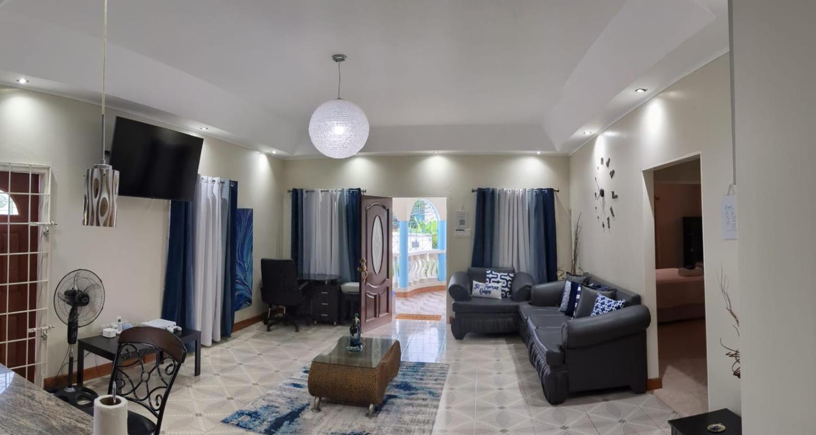 Three-Bedroom Apartment photo 1