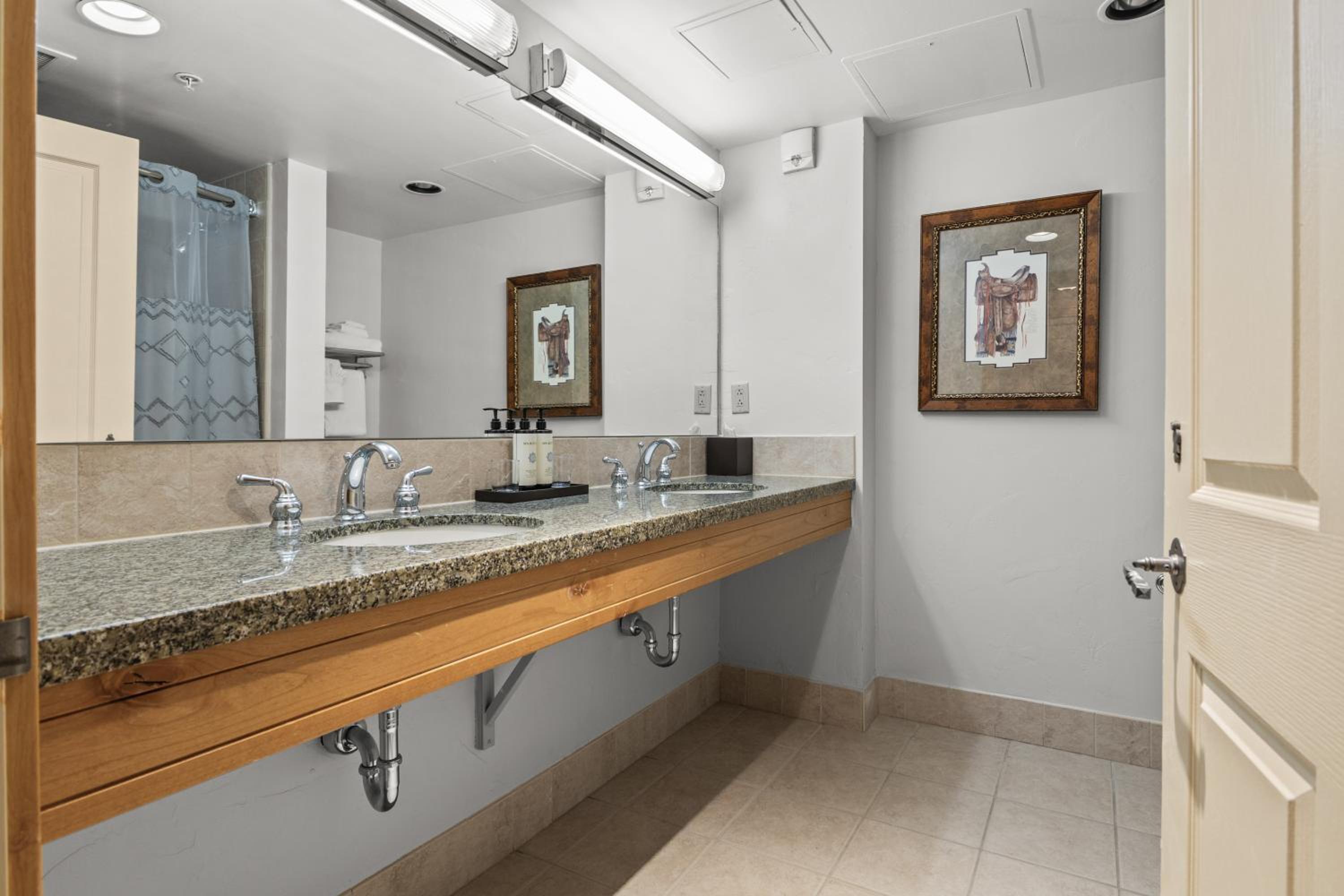 Two-Bedroom Apartment - Photo 4