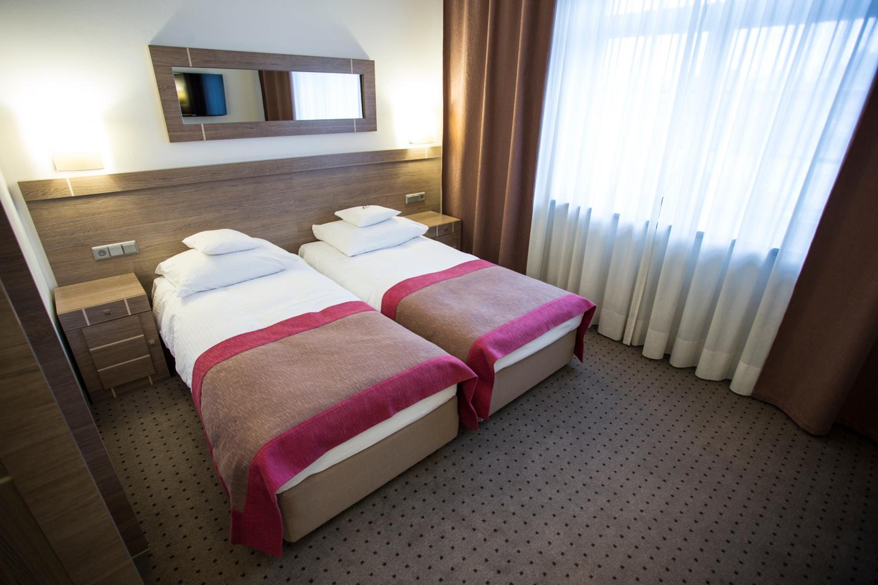 Business Twin Room photo 3