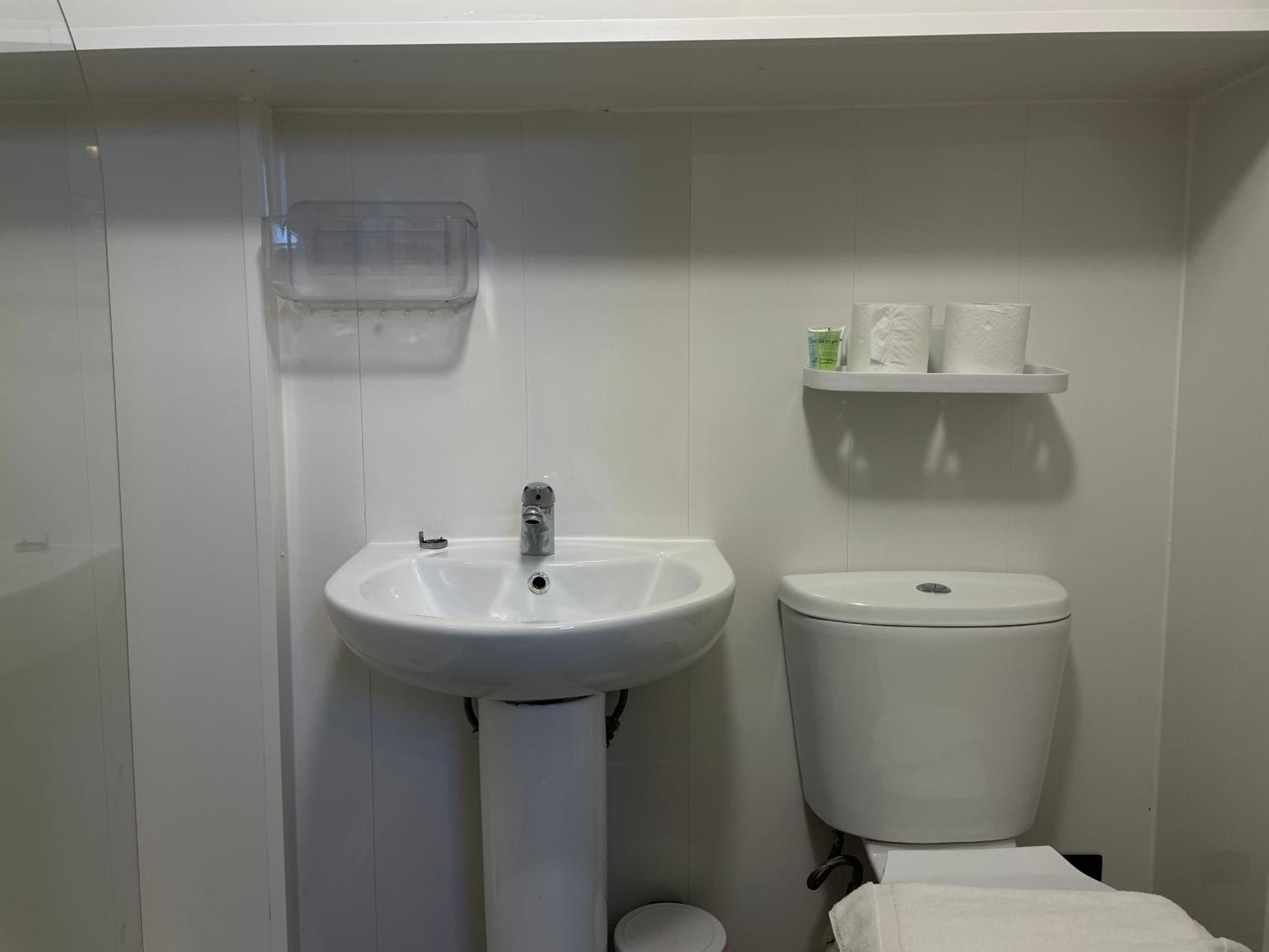 Double Room With Private Bathroom photo 3