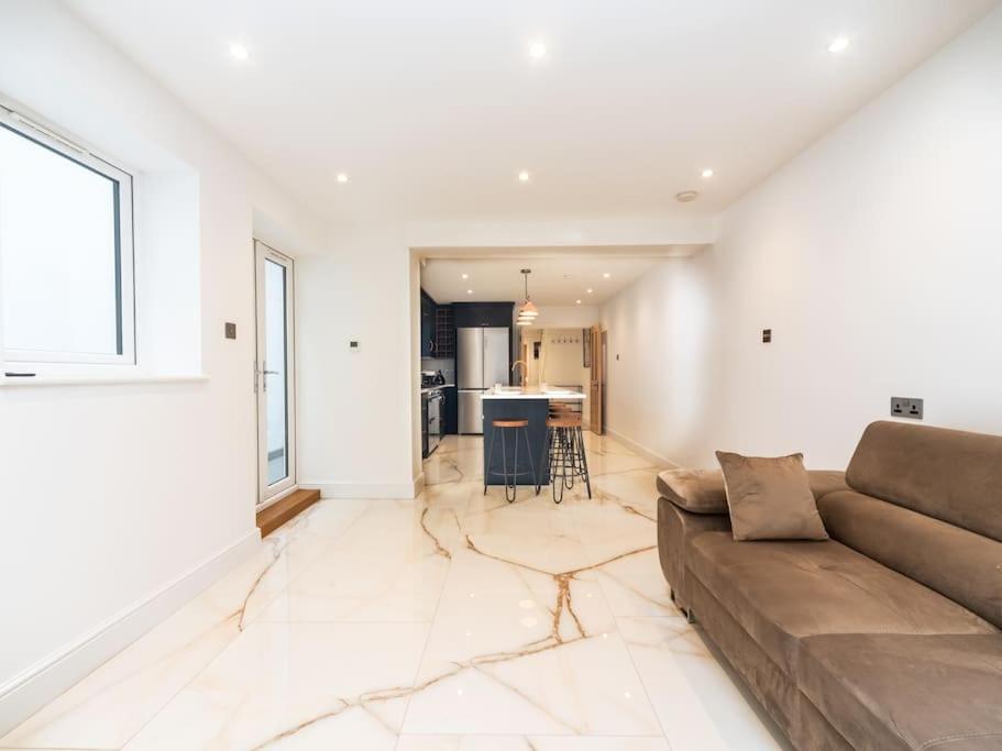 Apartment with Terrace photo 2