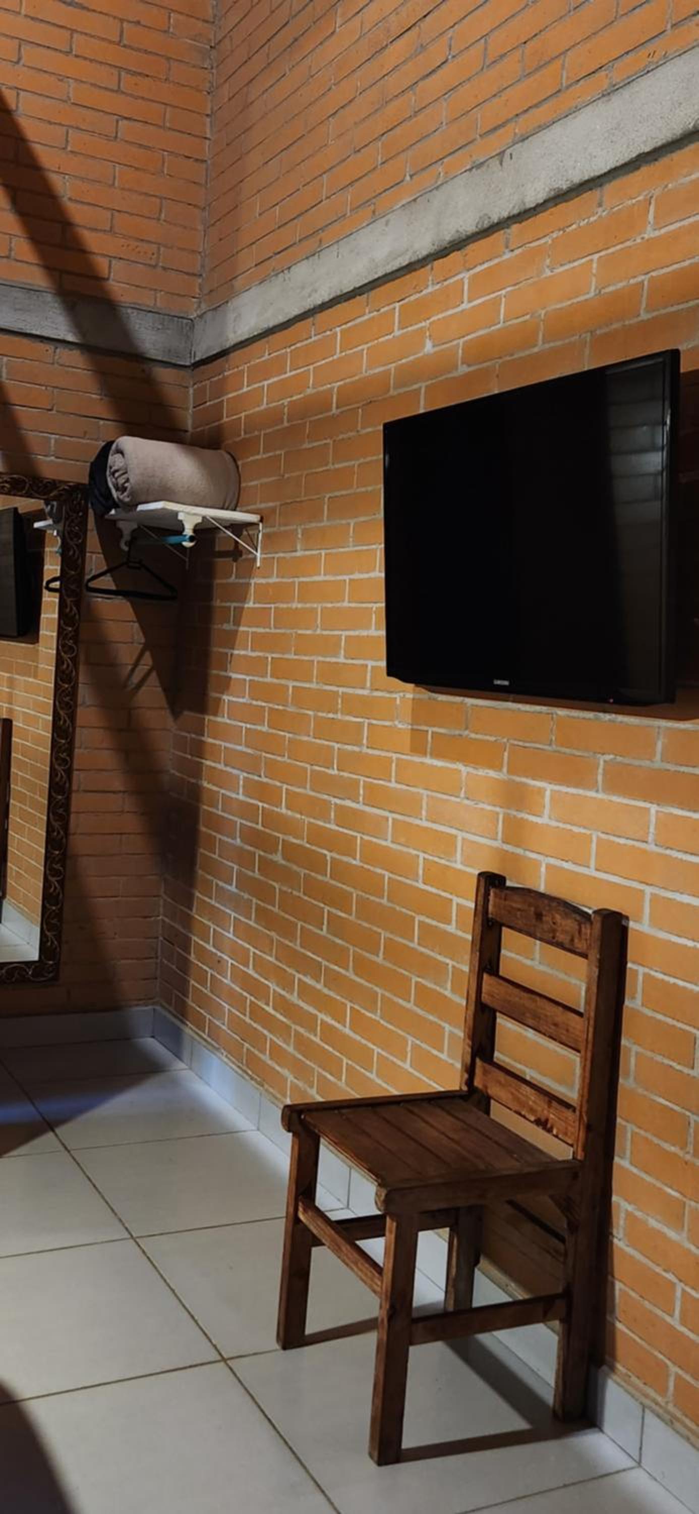 Quadruple Room with Private Bathroom - Photo 14