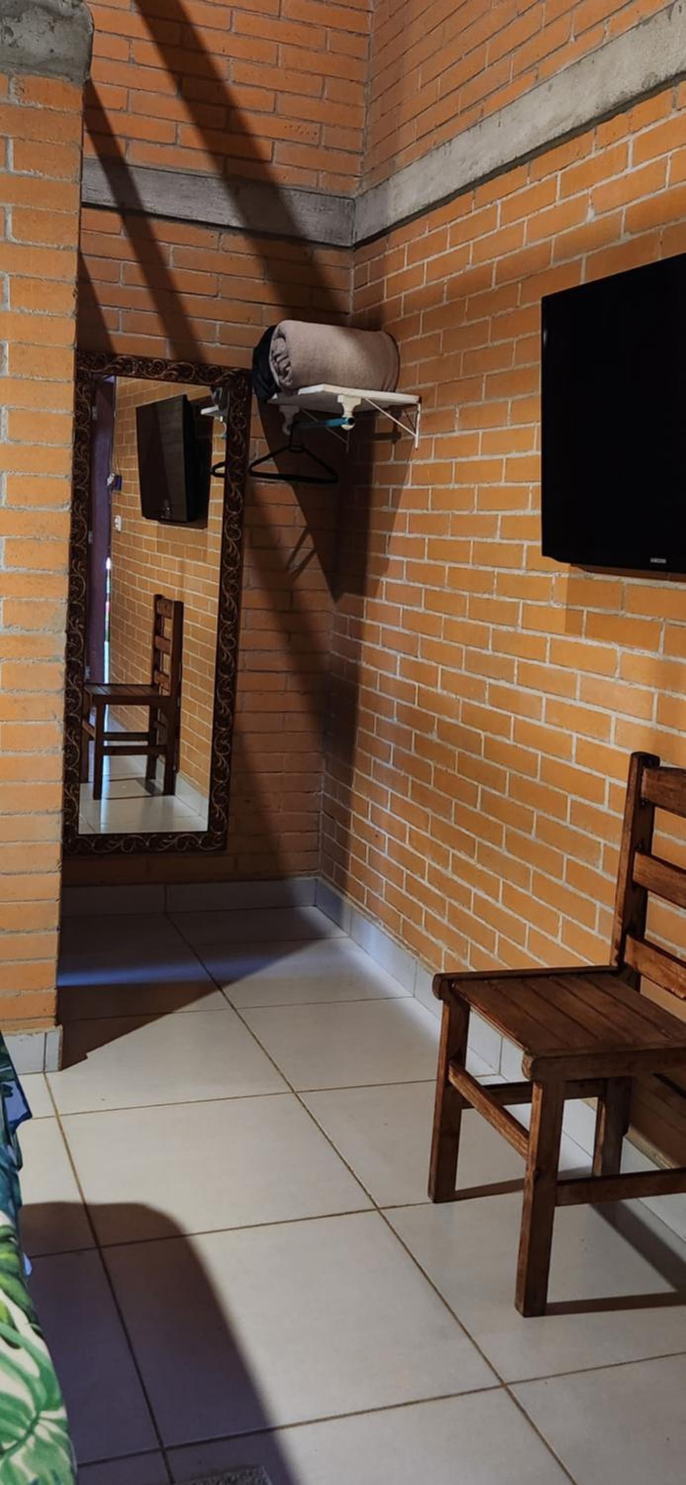 Quadruple Room with Private Bathroom - Photo 11