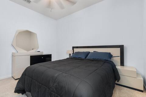 Queen Room photo 1