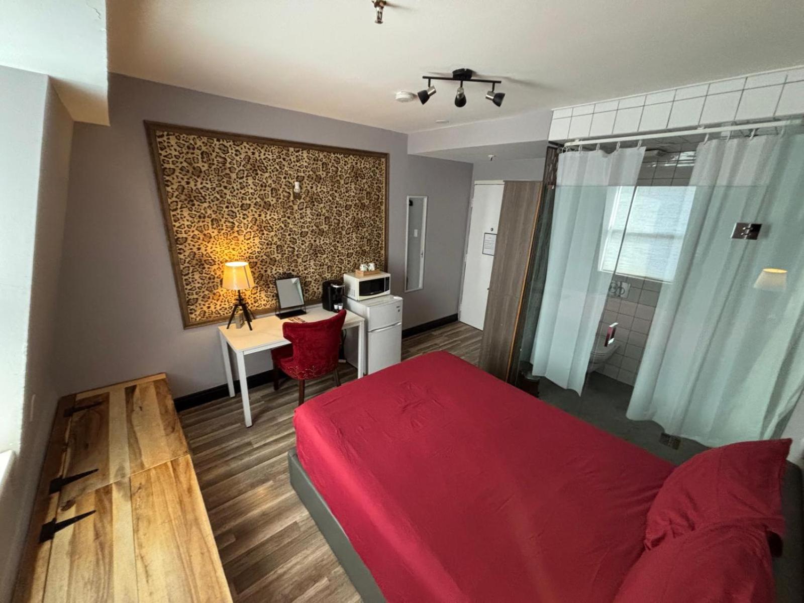 Standard Queen Room