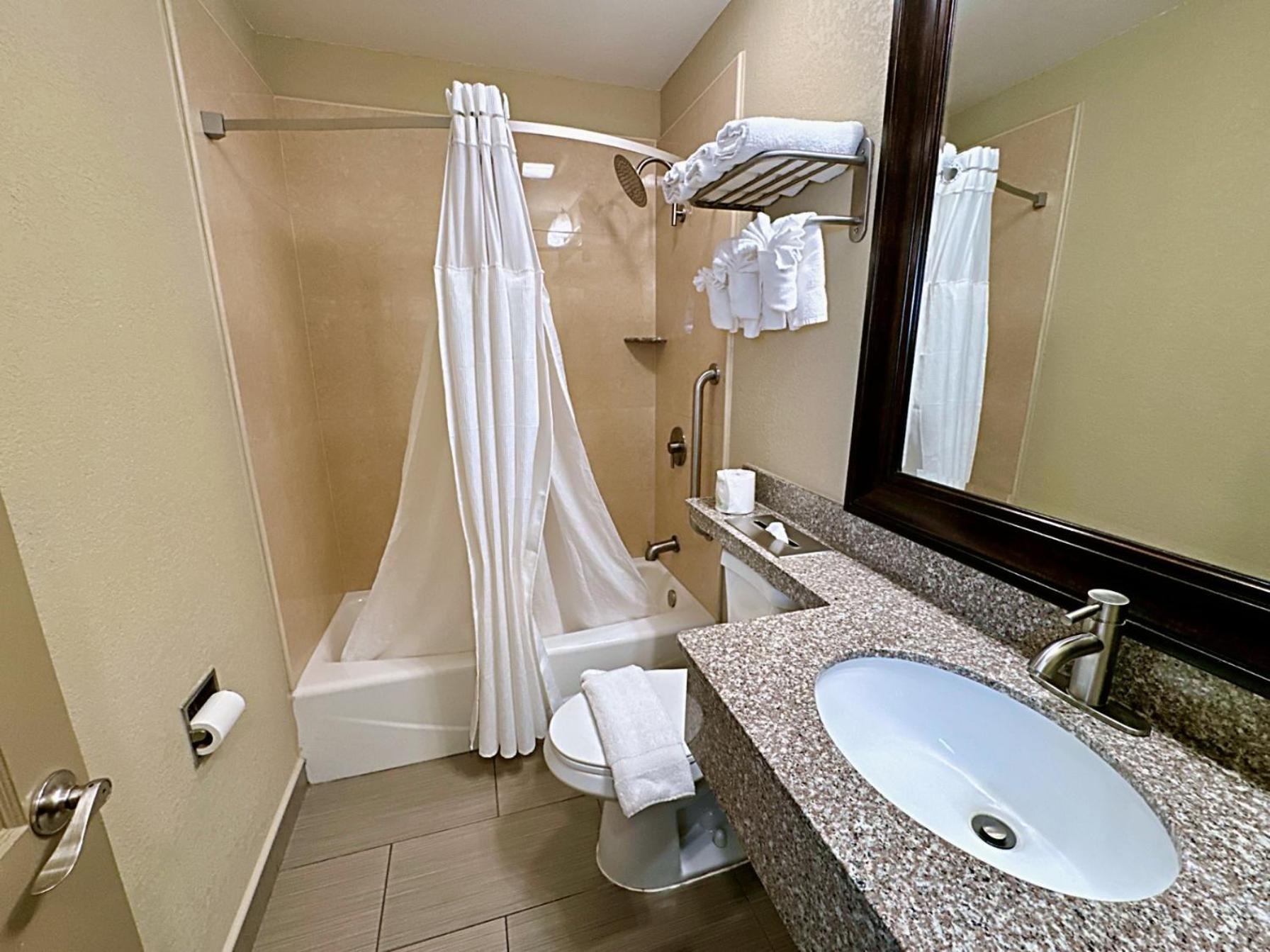 Double Room with Two Double Beds Efficiency - Non Smoking  photo 2