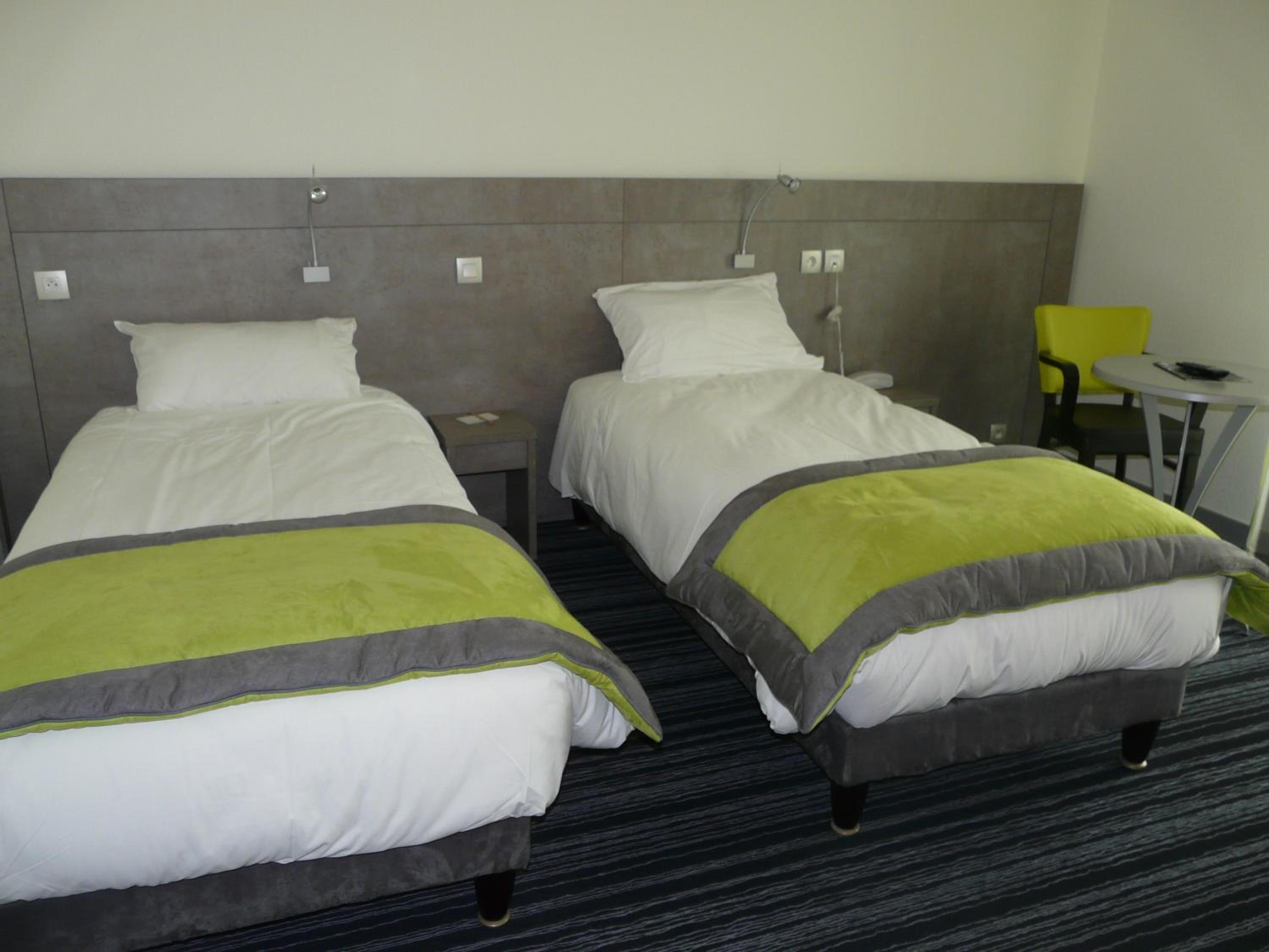 Twin Room with Balcony - Photo 5