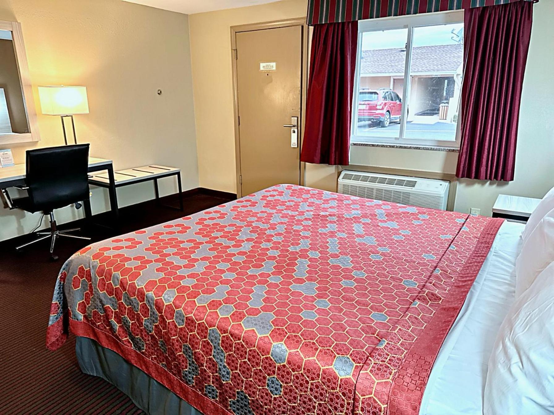 Executive King Suite with Spa Bath - Non-Smoking photo 2