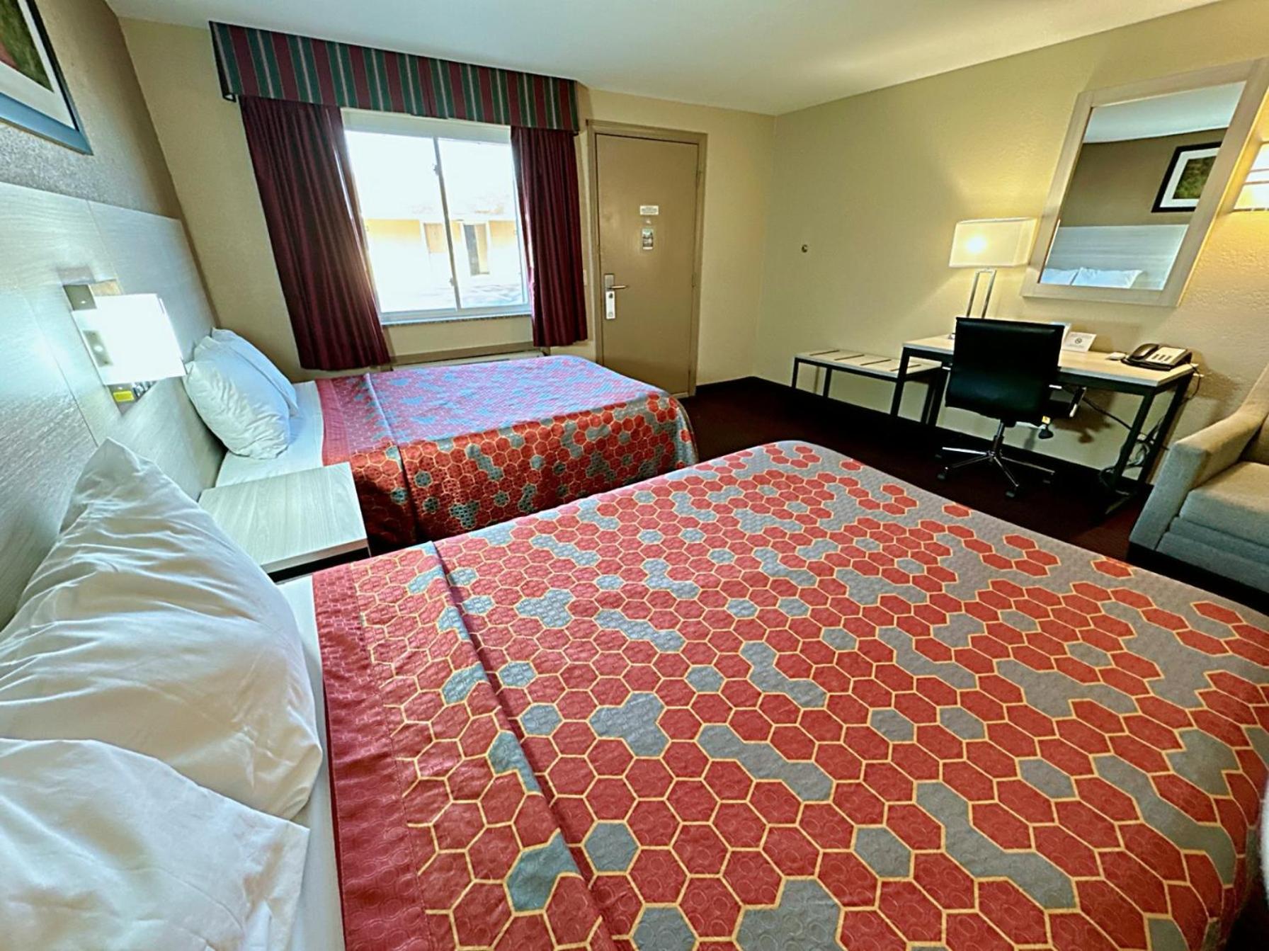 Two Double Beds Suite - Non-Smoking