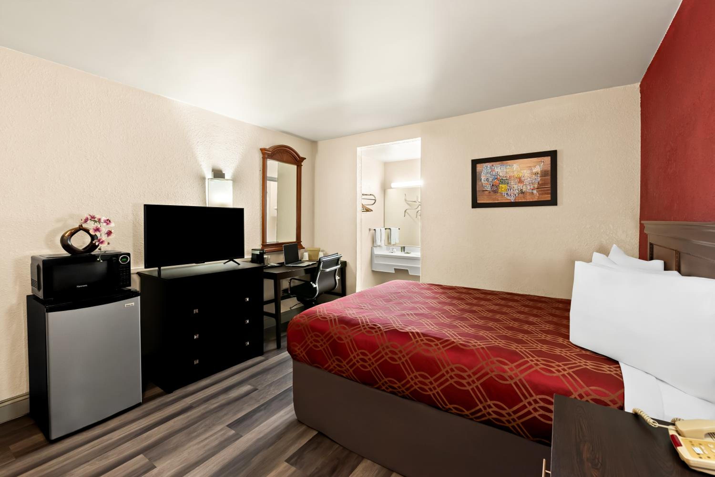 Queen Room photo 1