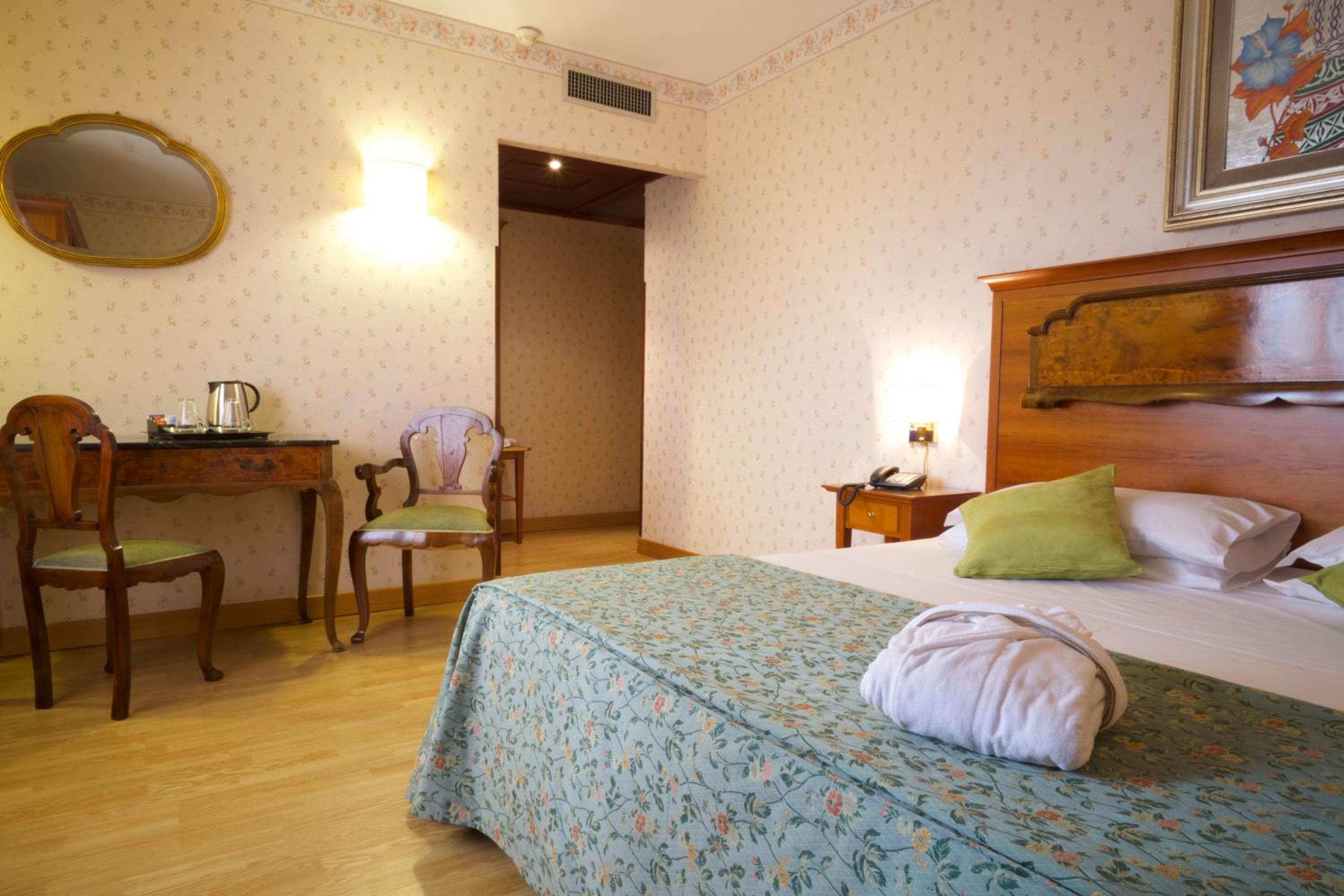 Double Room with Panoramic View - Photo 3