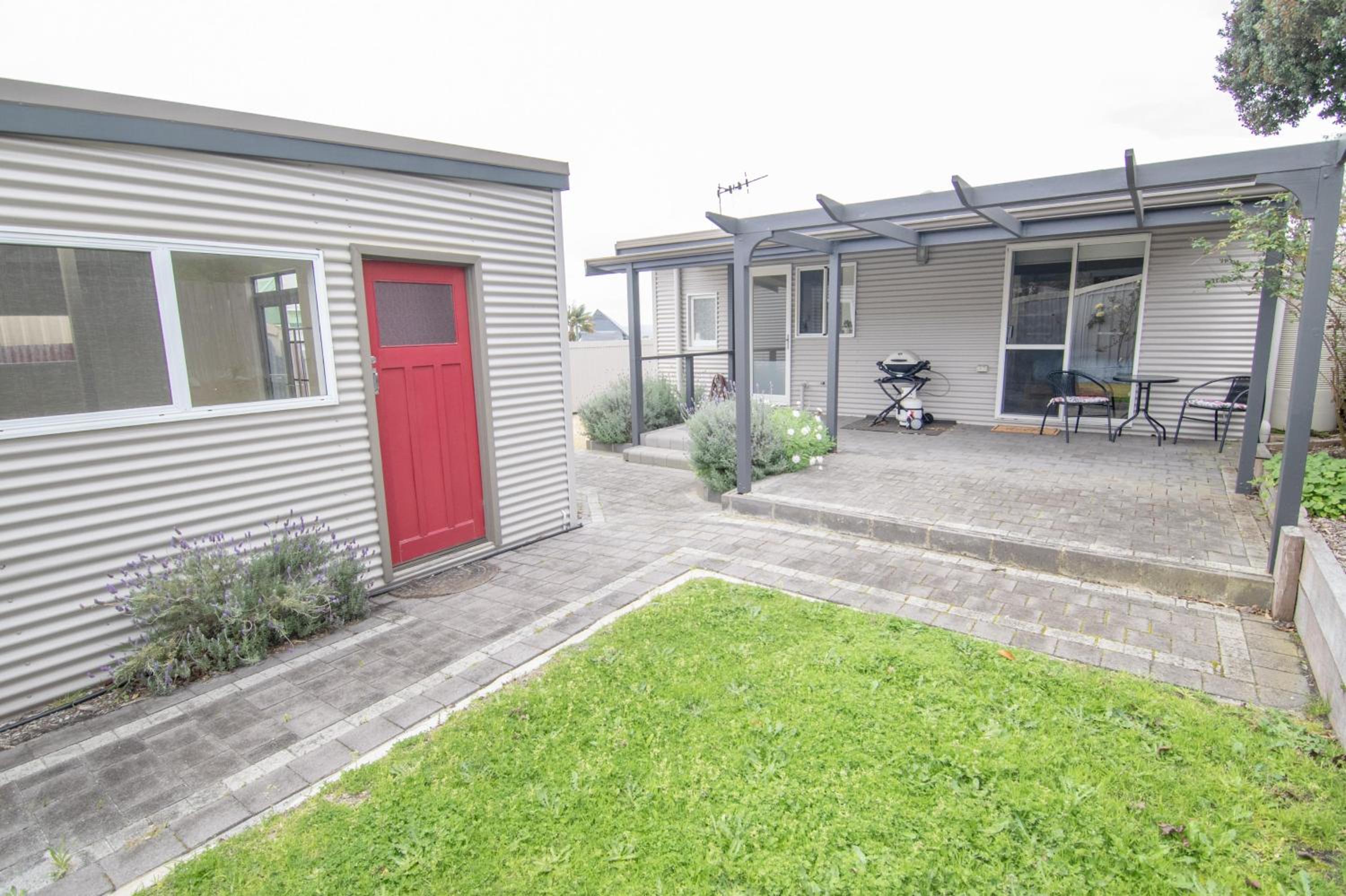 Two-Bedroom House photo 2