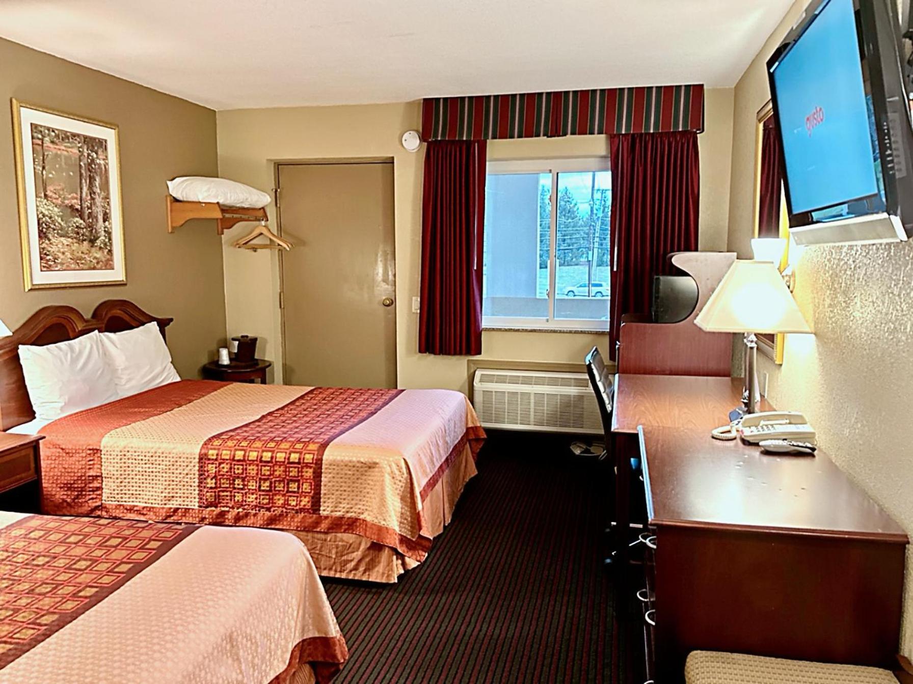 Double Room with Two Double Beds - Non-Smoking photo 3