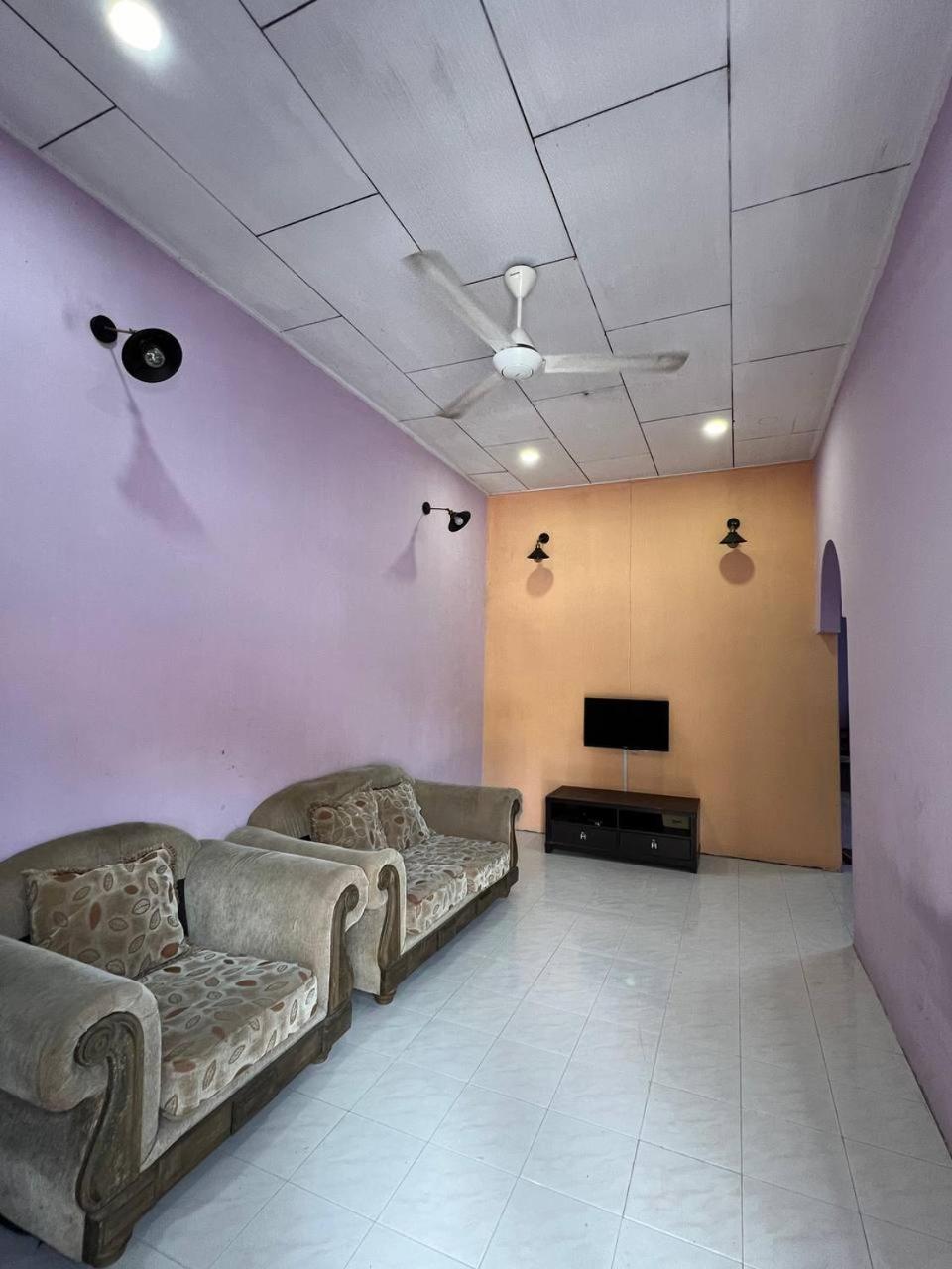 Three-Bedroom House photo 2