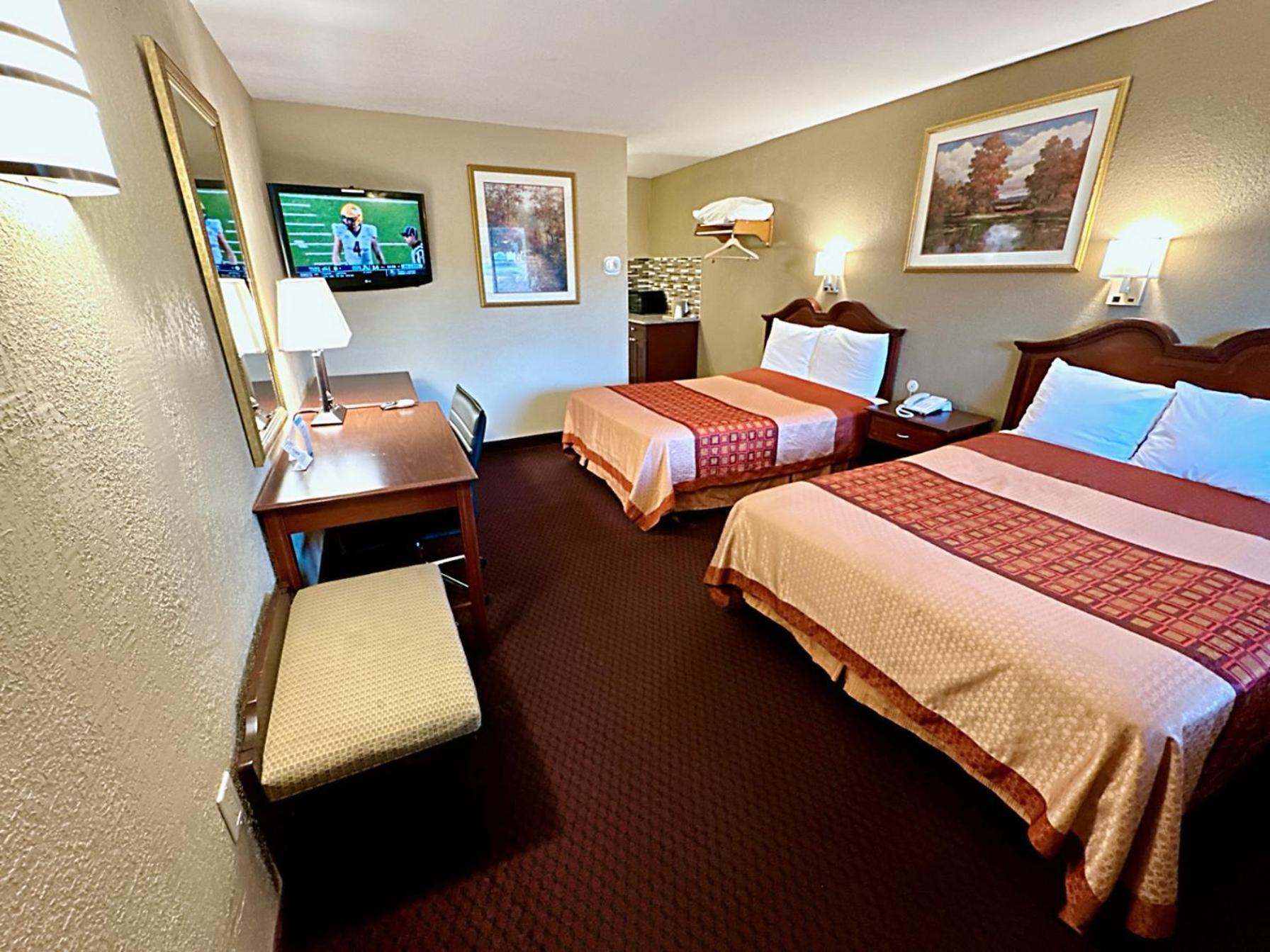 Double Room with Two Double Beds Efficiency - Non Smoking  photo 1