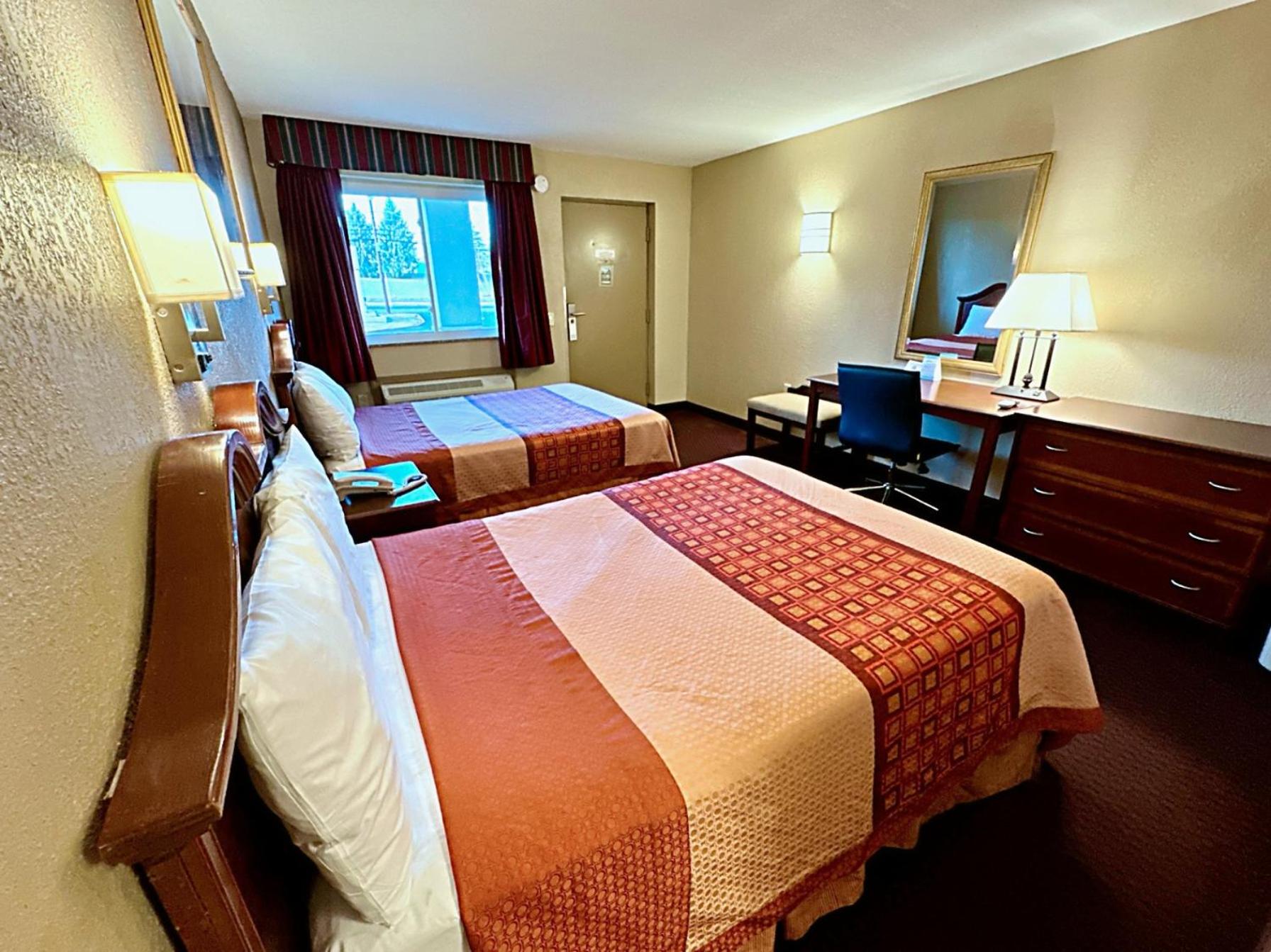 Double Room with Two Double Beds Efficiency - Non Smoking  photo 3