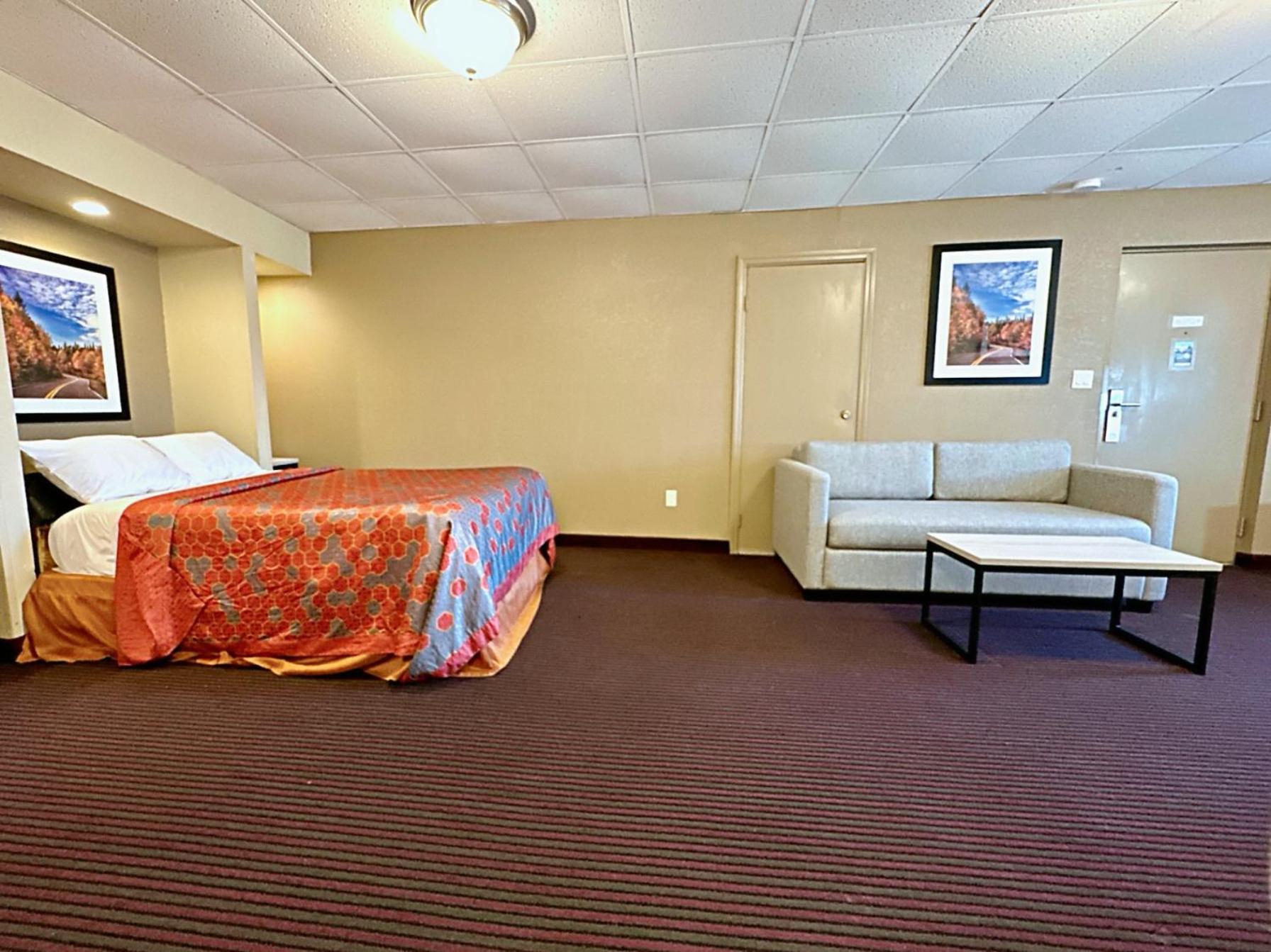 Two Queen Beds Suite Efficiency - Non-Smoking photo 2