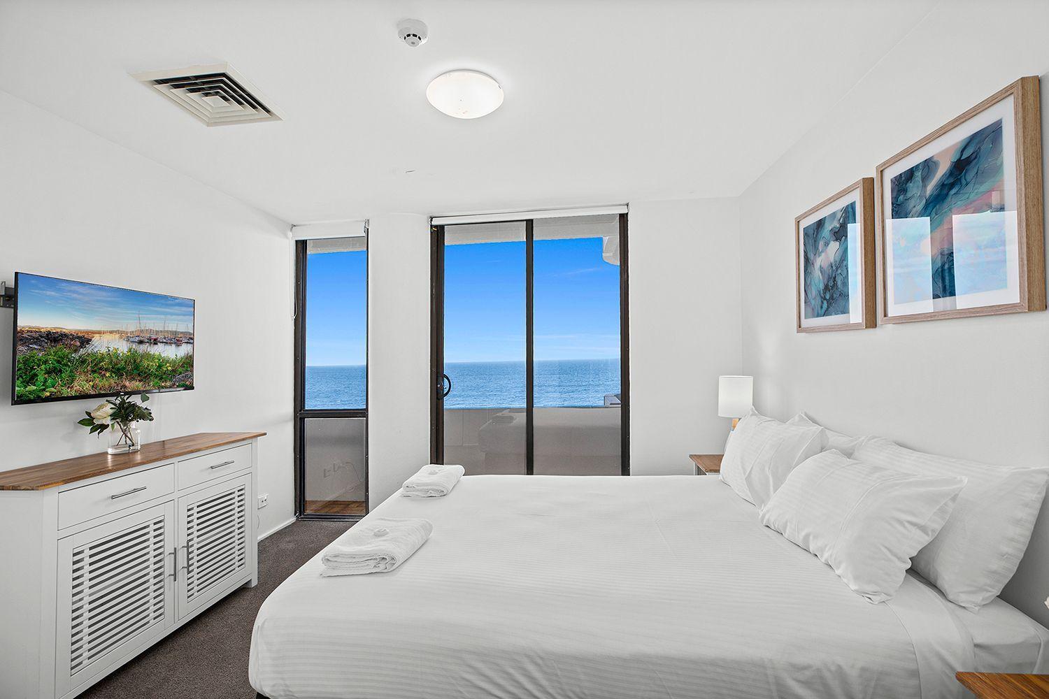 Four-Bedroom Penthouse Apartment with Sea View photo 3