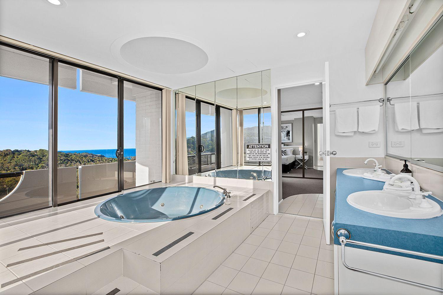 Four-Bedroom Penthouse Apartment with Sea View photo 2