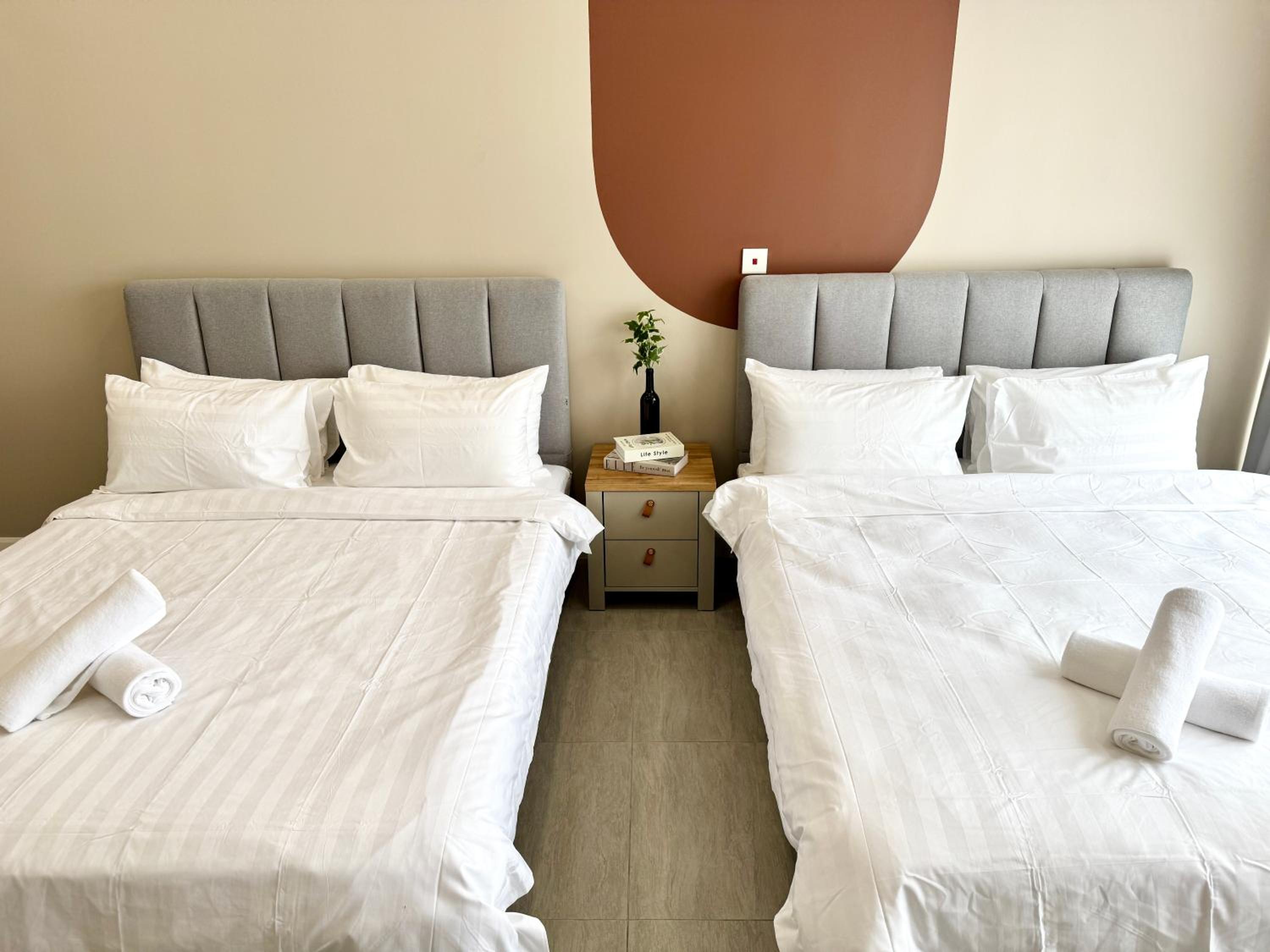 Studio Apartment - Photo 32